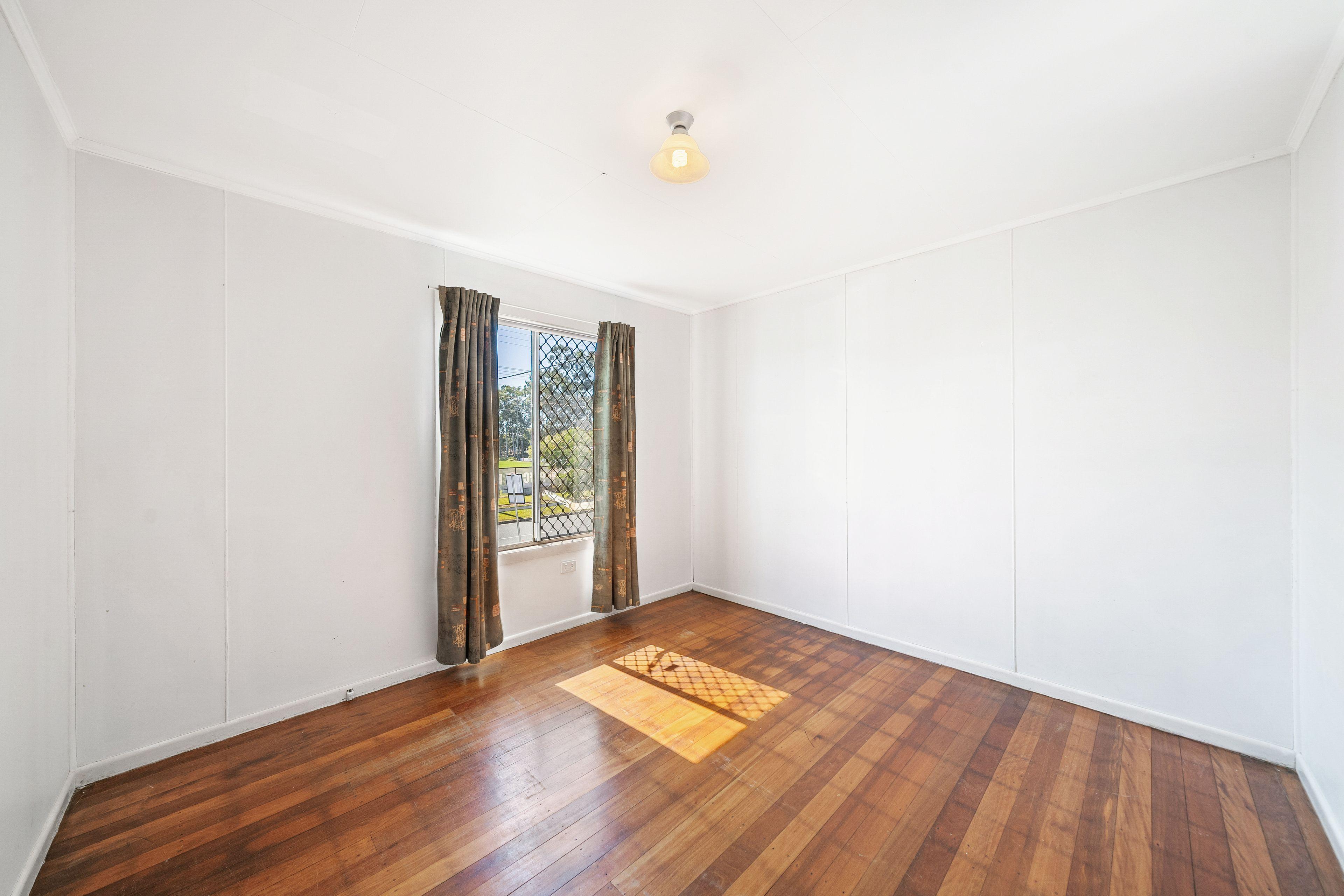 2 Bedroom Air Conditioned Duplex with Fully Fenced Yard