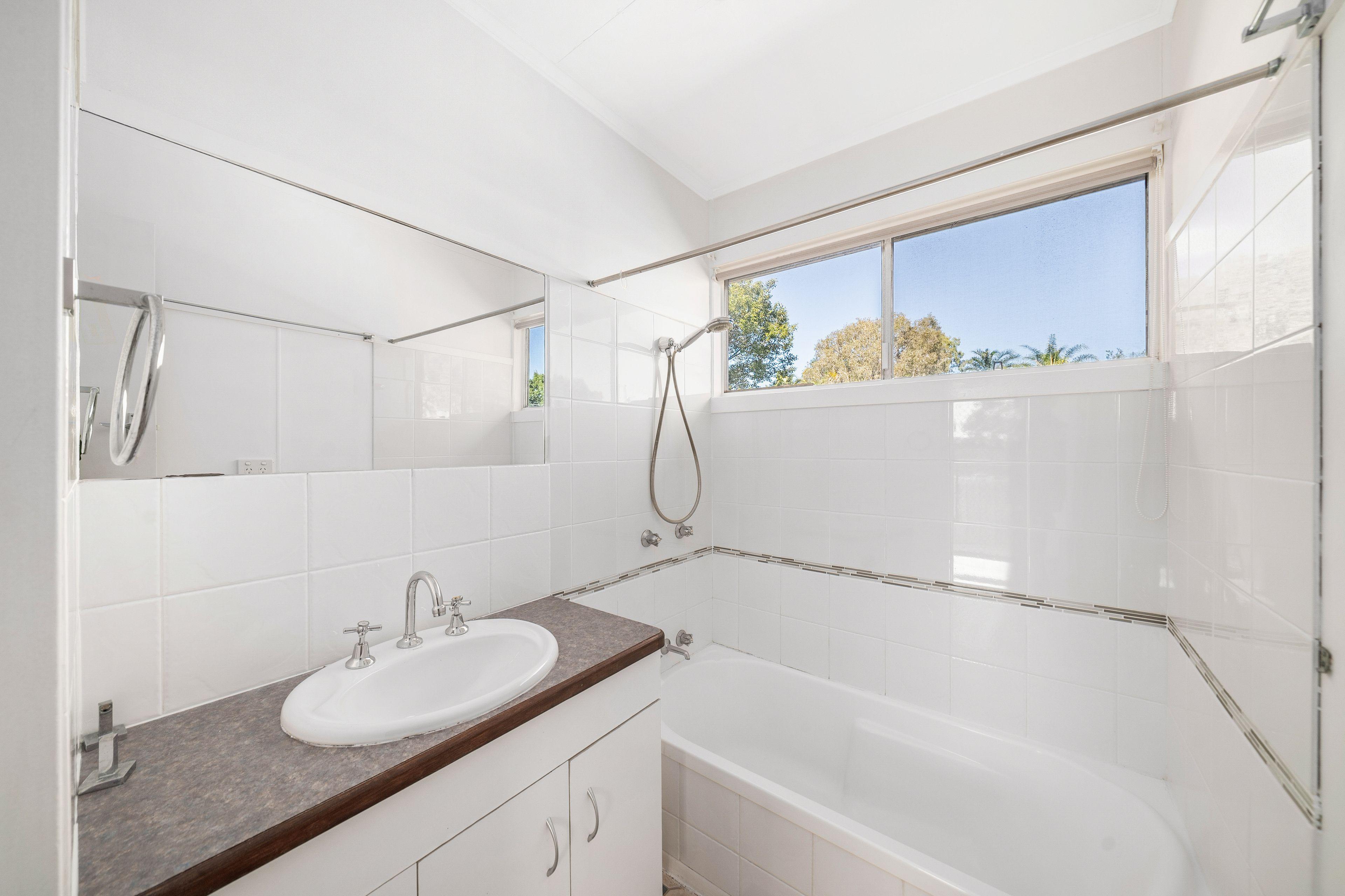 2 Bedroom Air Conditioned Duplex with Fully Fenced Yard