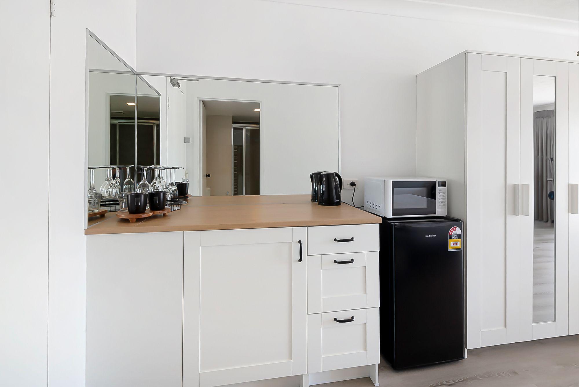 WALKING DISTANCE TO BEACH !