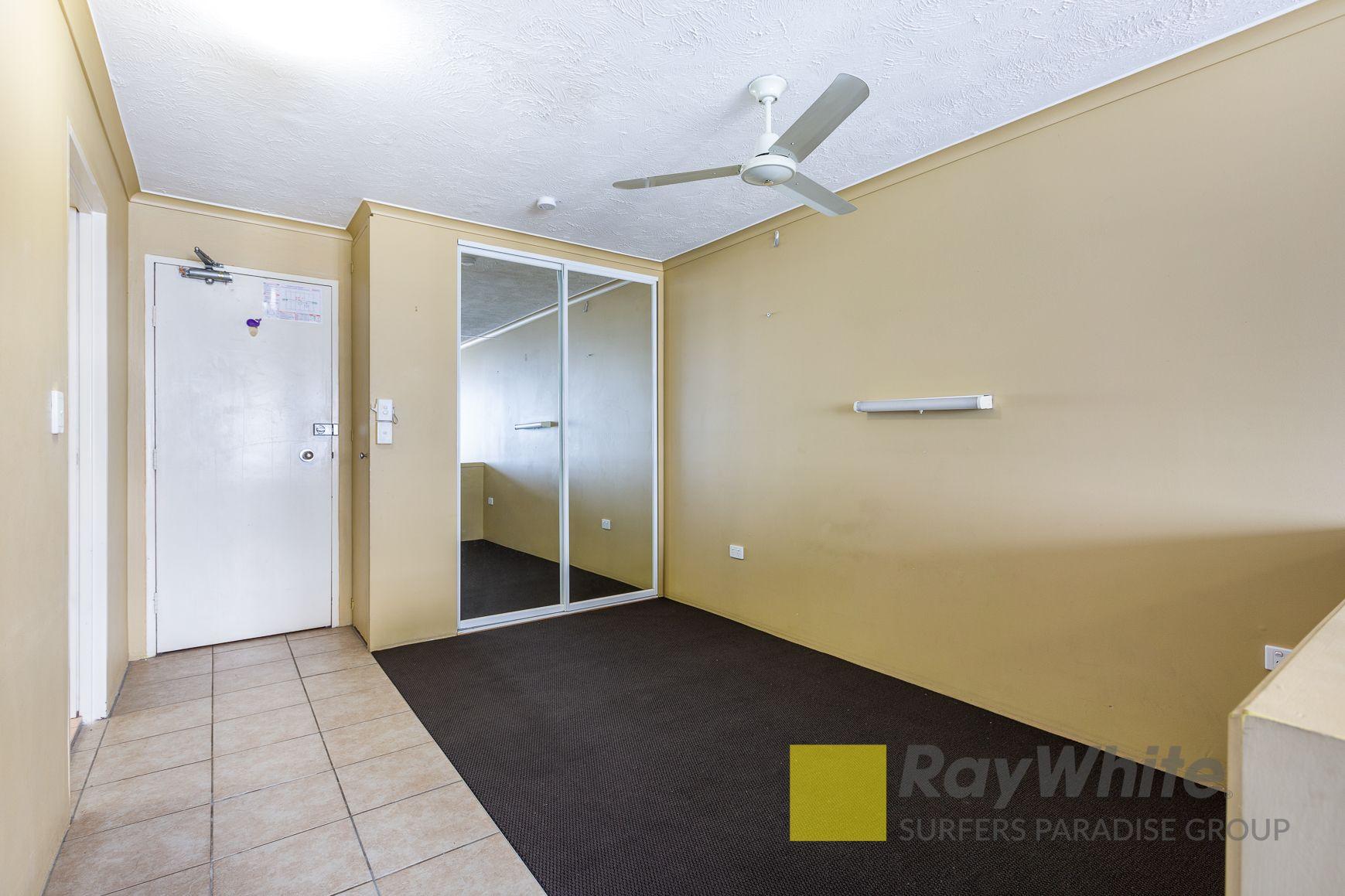 SPACIOUS STUDIO APARTMENT