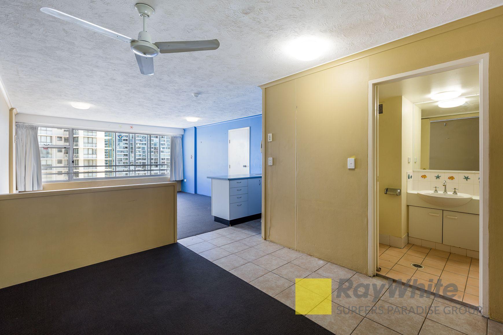 SPACIOUS STUDIO APARTMENT