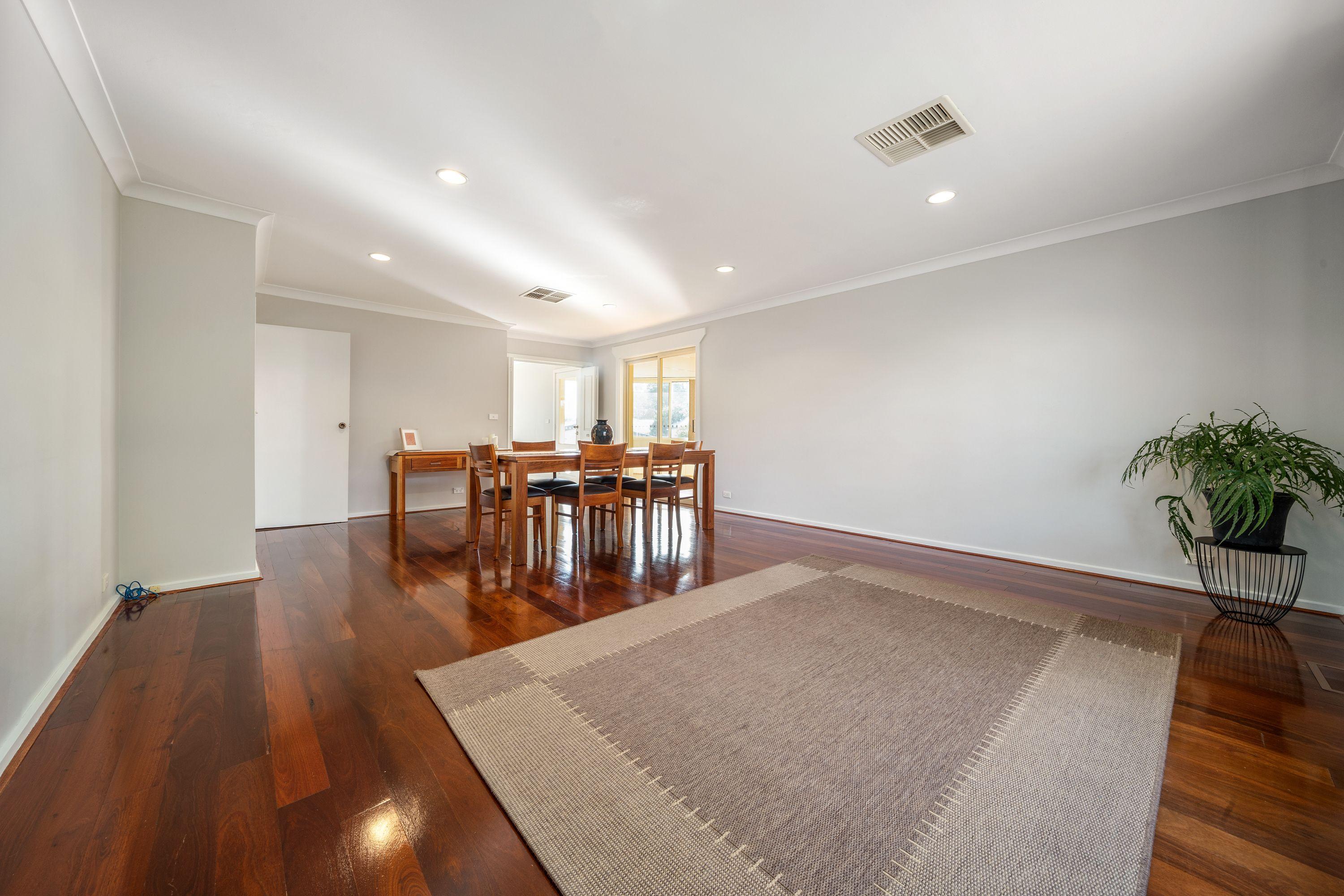 Expansive Macgregor Family Residence