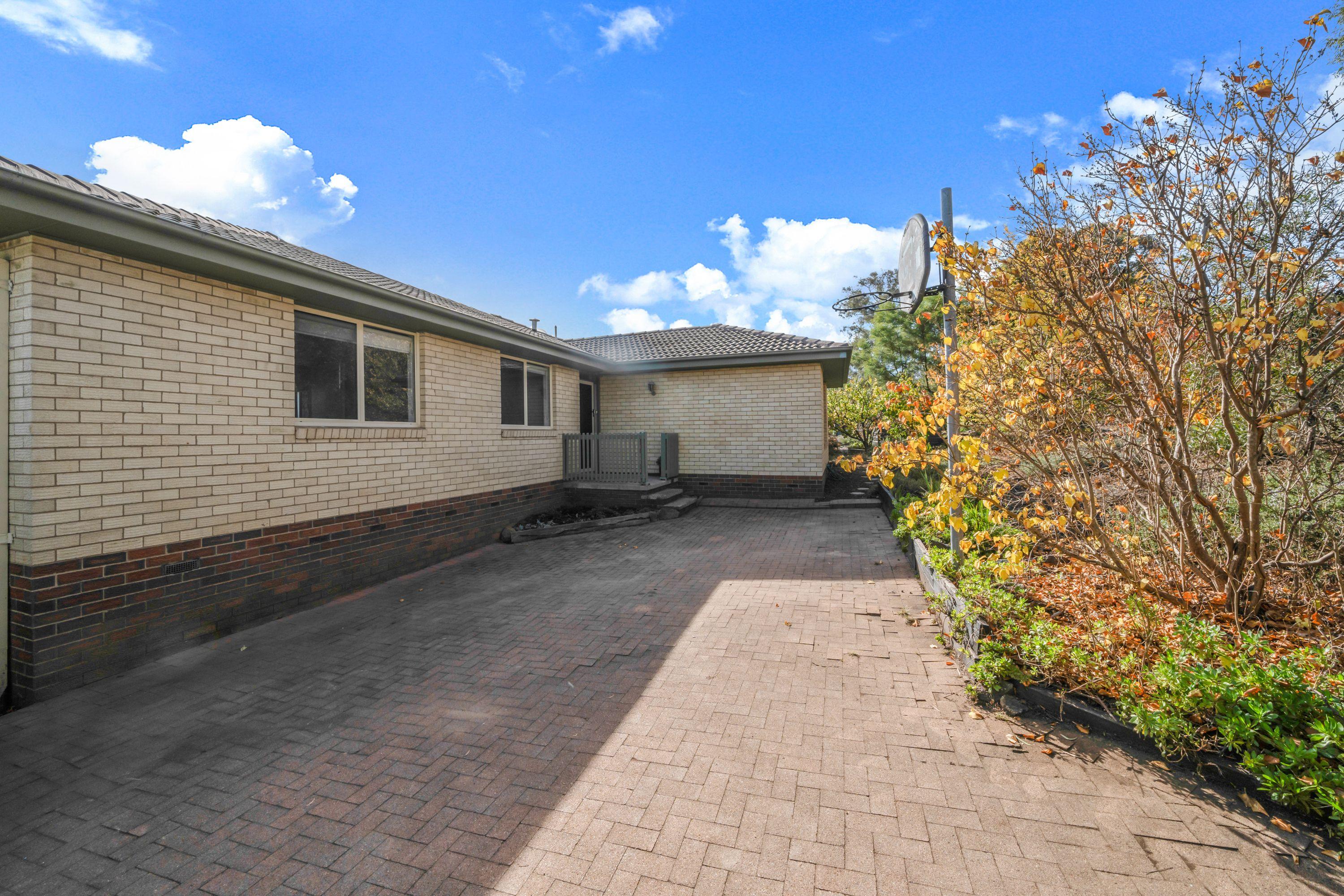 Expansive Macgregor Family Residence