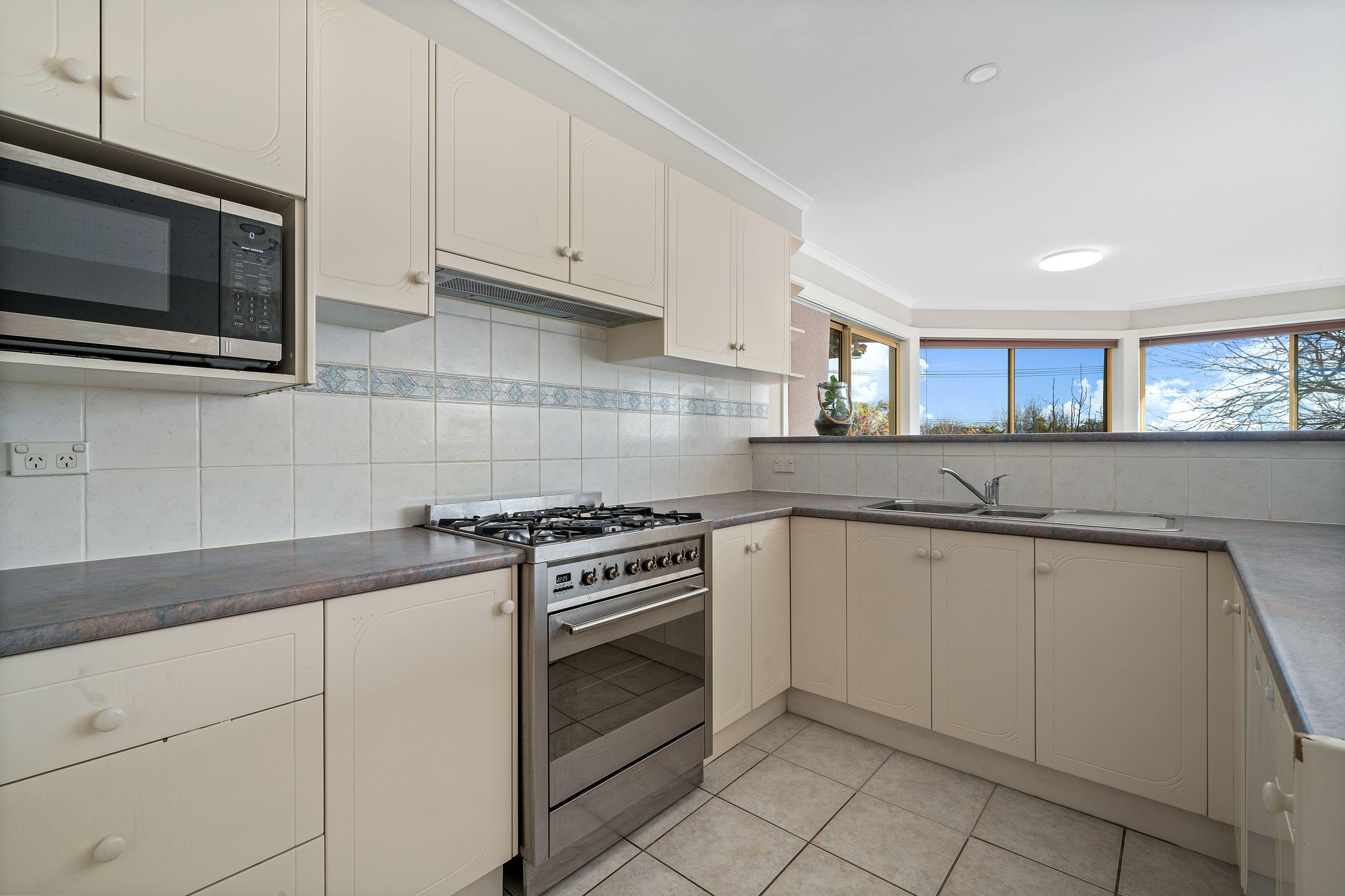 Expansive Macgregor Family Residence