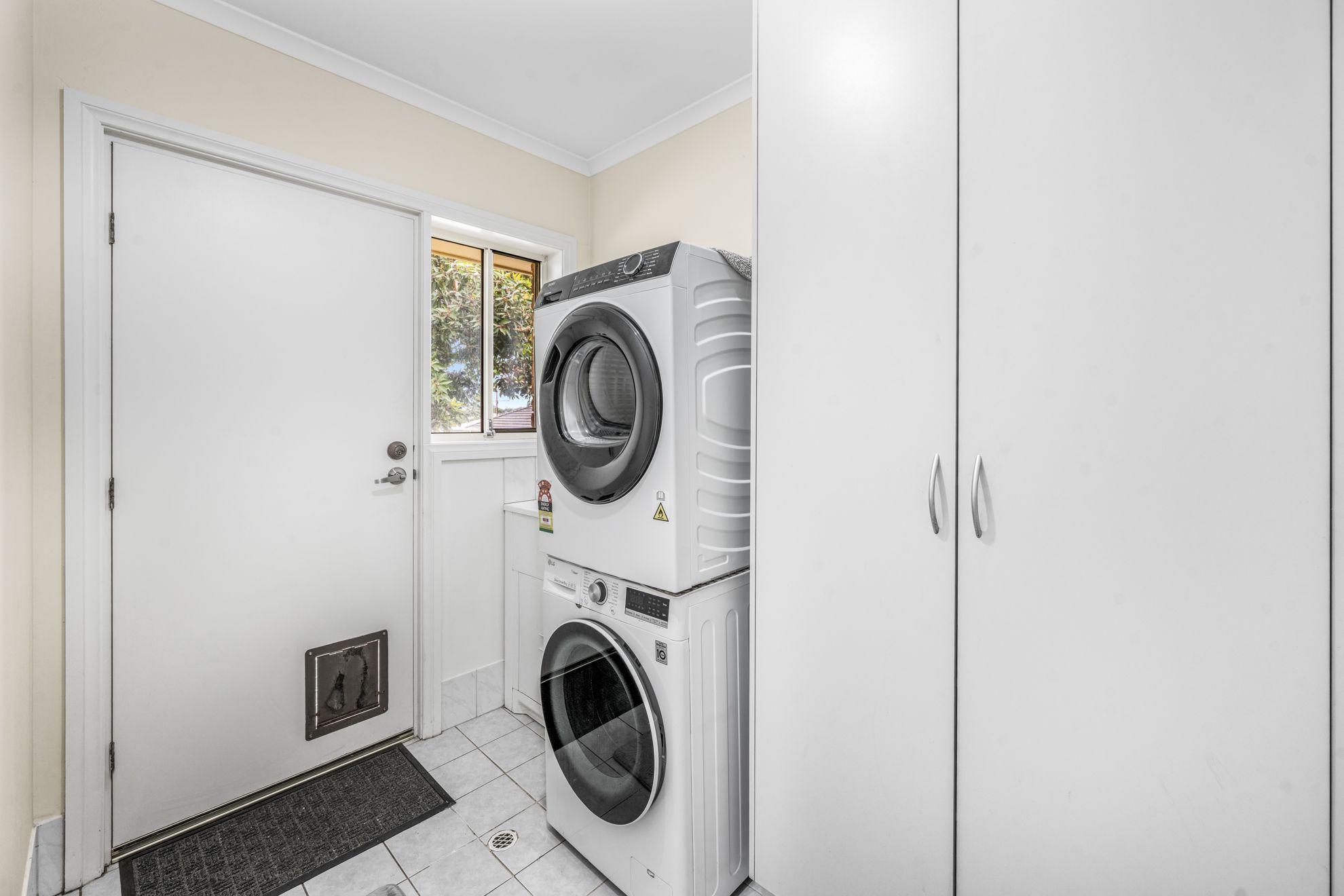 A Solid Immaculate, Low-Maintenance Homette Awaits!