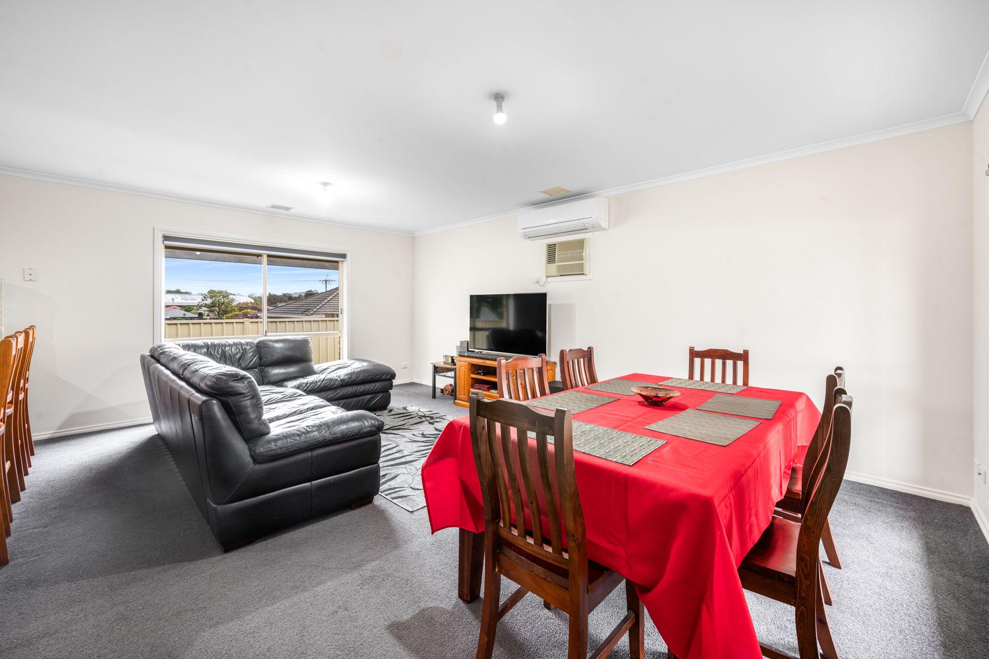 A Solid Immaculate, Low-Maintenance Homette Awaits!