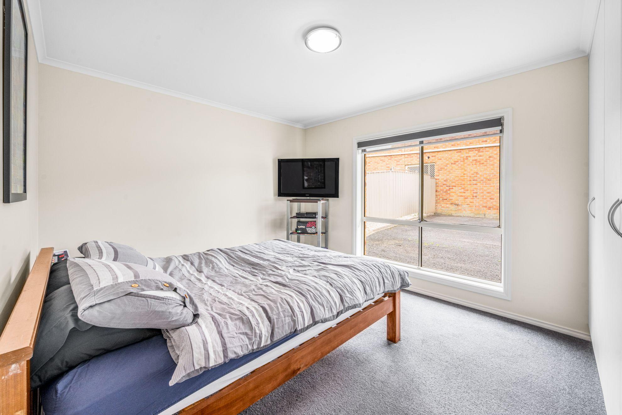 A Solid Immaculate, Low-Maintenance Homette Awaits!