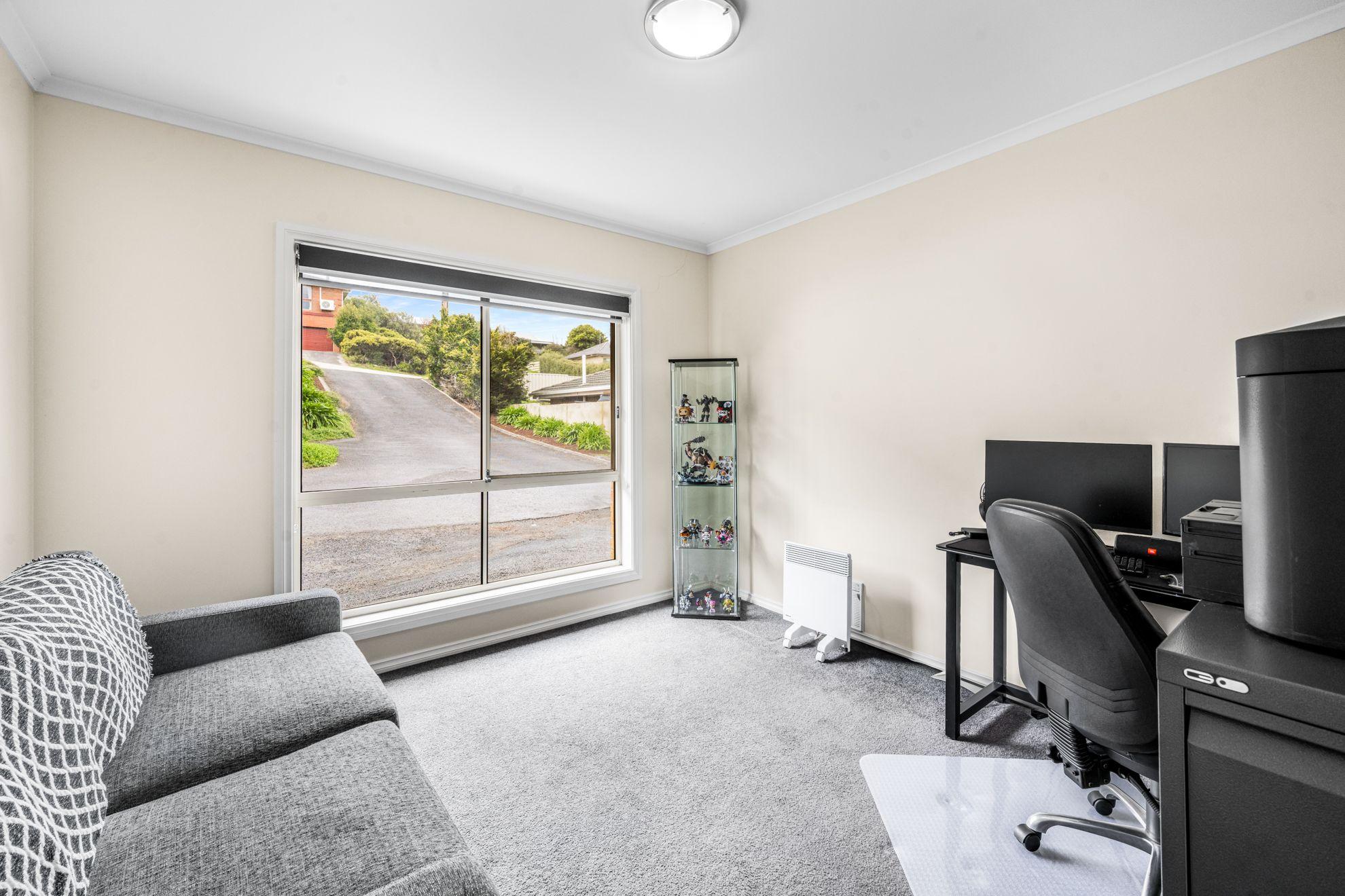 A Solid Immaculate, Low-Maintenance Homette Awaits!