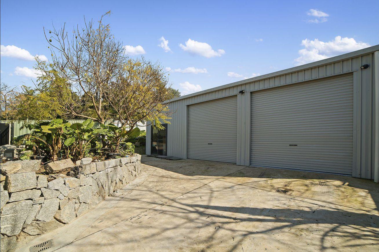 Outstanding 2 Bedroom home outdoor spa and shed