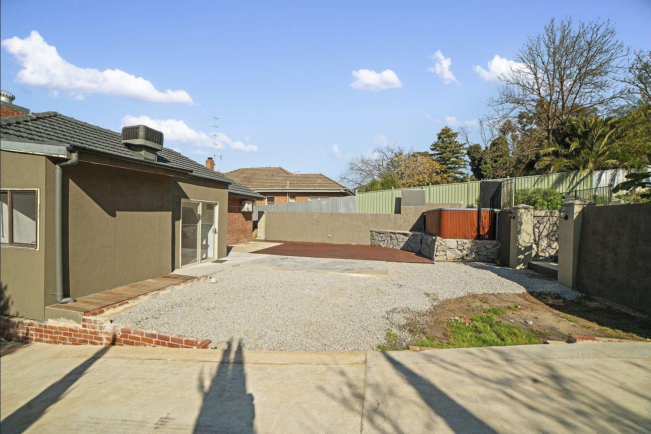 Outstanding 2 Bedroom home outdoor spa and shed