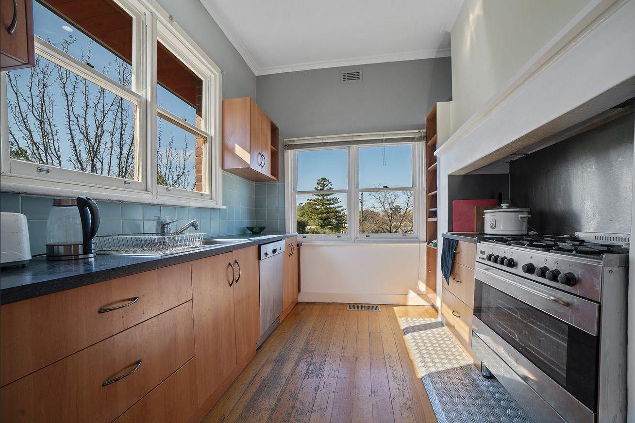 Outstanding 2 Bedroom home outdoor spa and shed