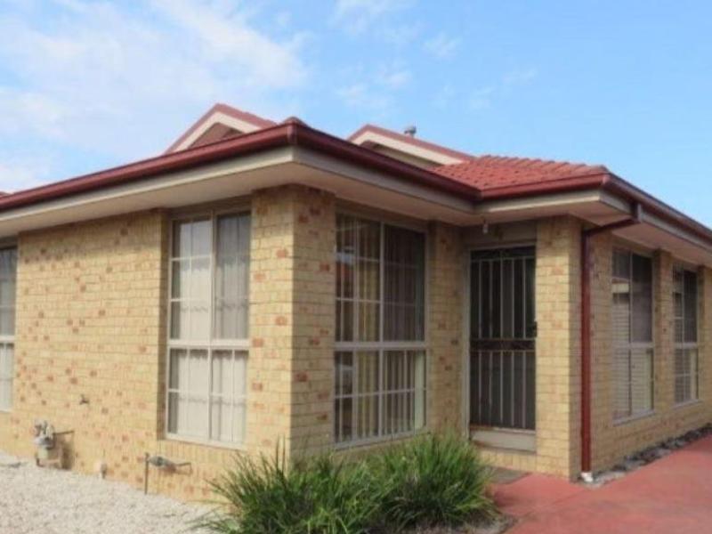 Prop-GPT: Unit: VIC Bonbeach, VIC 3196 Beautiful 3-Bedroom Unit in Prime Bonbeach