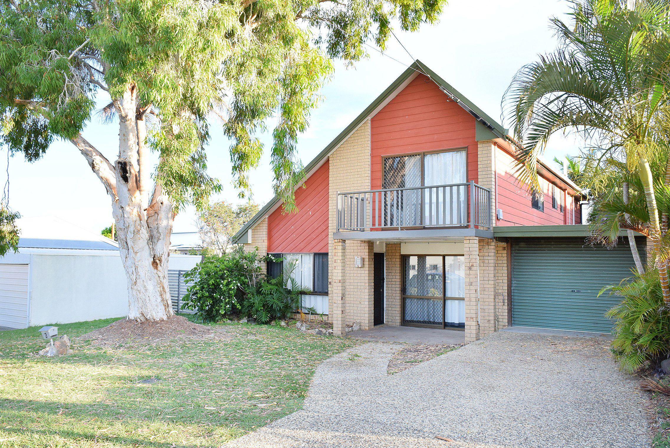 Prop-GPT: House: QLD Woody Point, QLD 4019 Large home within walking distance to water
