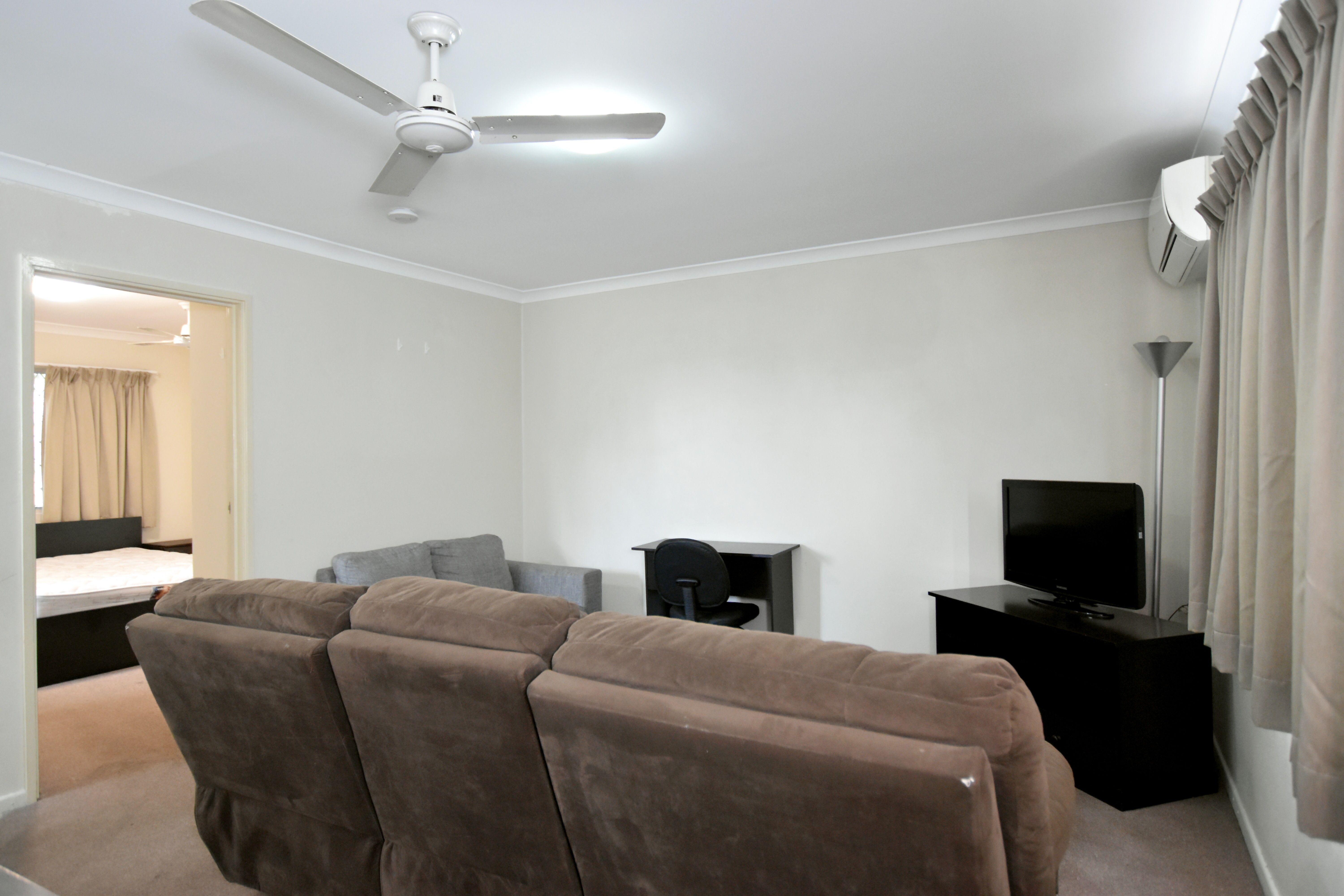 SELF CONTAINED APARTMENT - GLADSTONE CBD