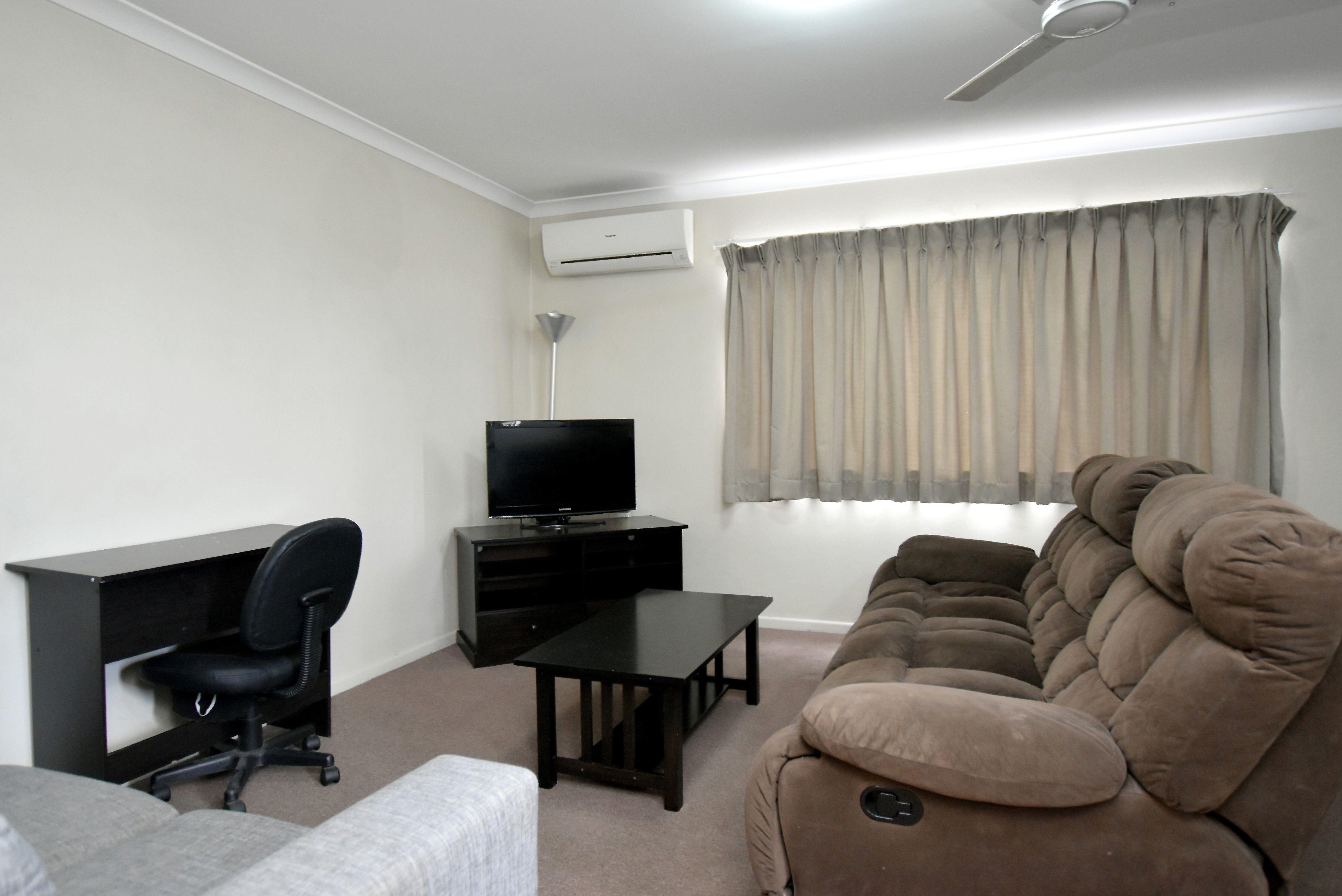 SELF CONTAINED APARTMENT - GLADSTONE CBD