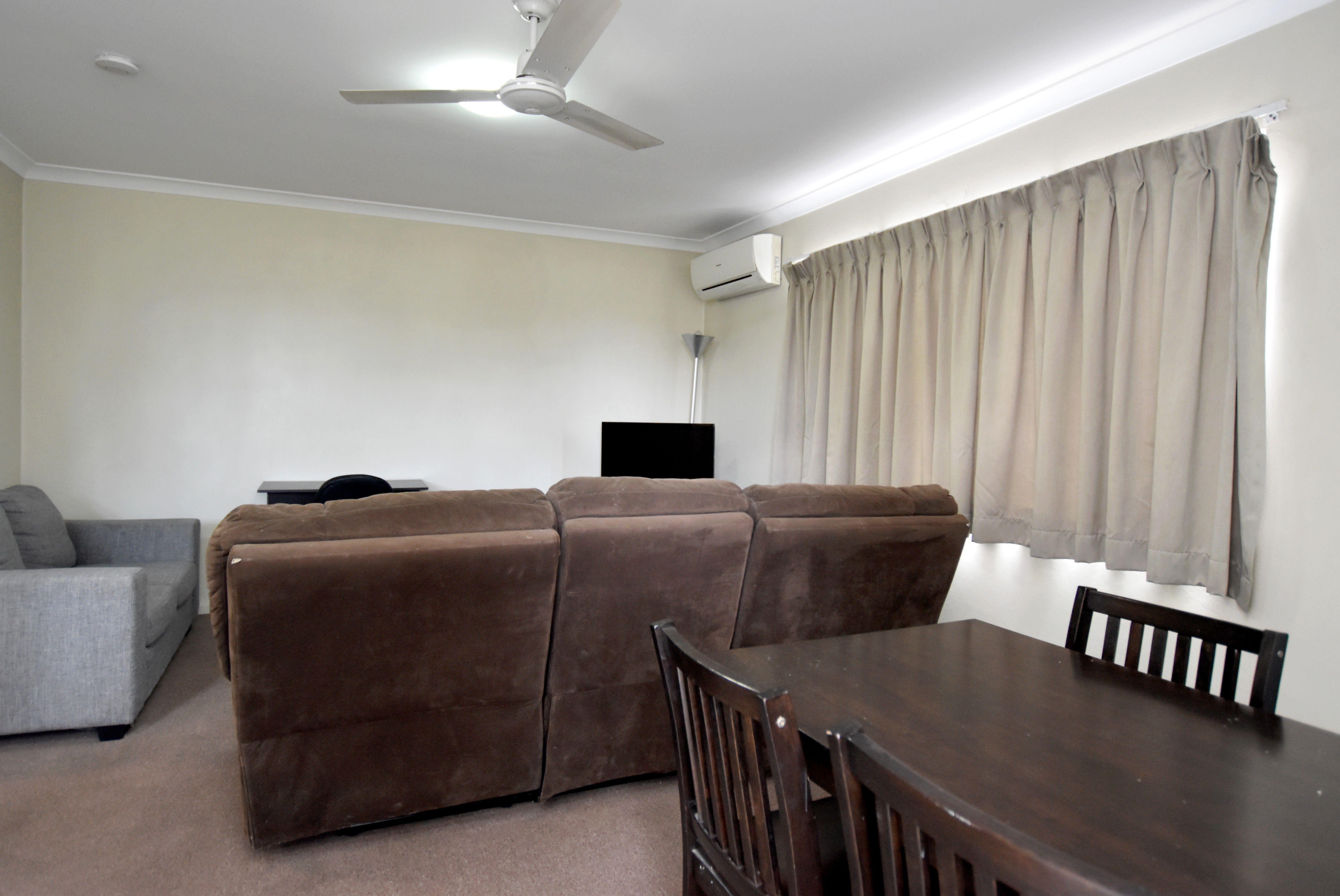 SELF CONTAINED APARTMENT - GLADSTONE CBD