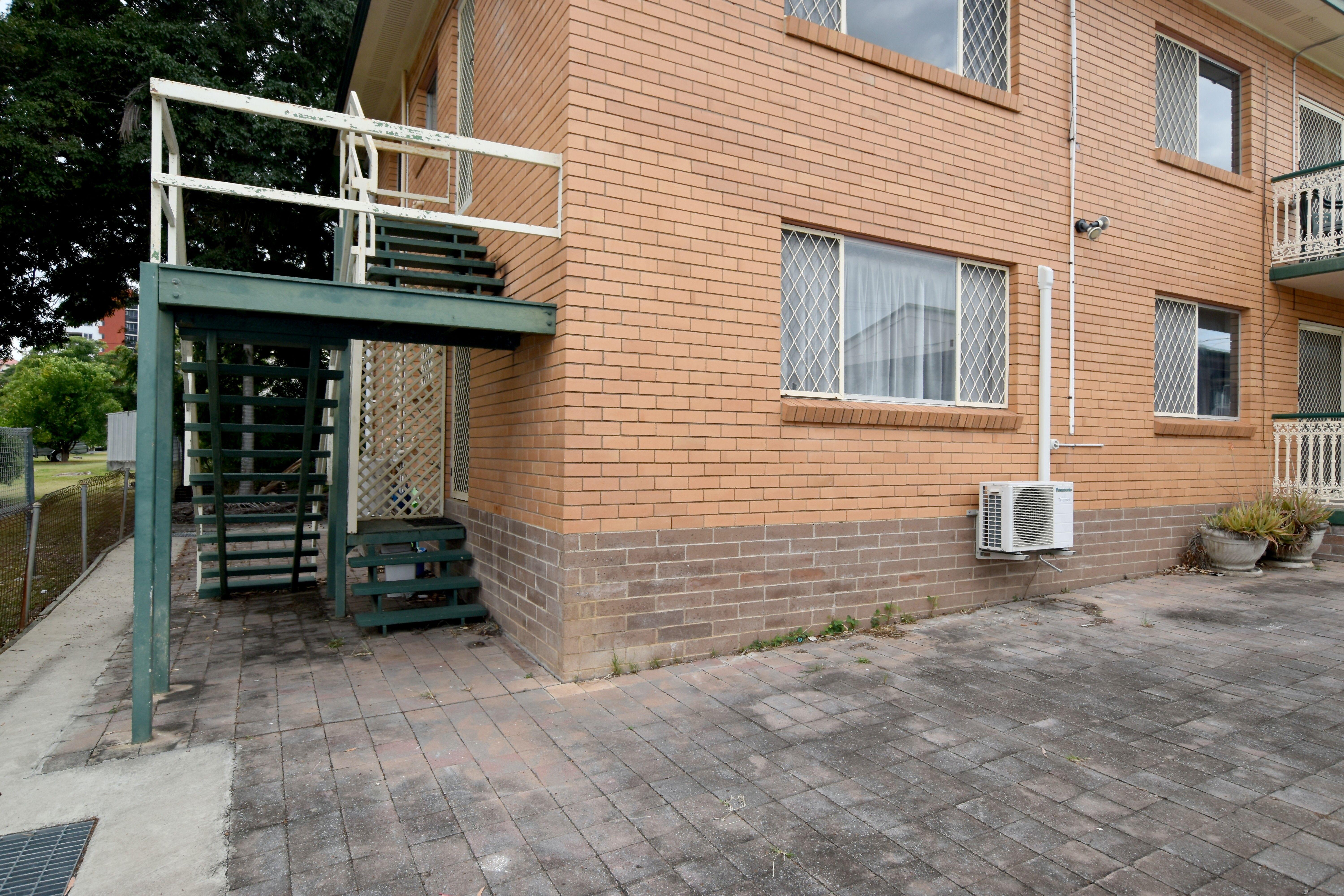SELF CONTAINED APARTMENT - GLADSTONE CBD