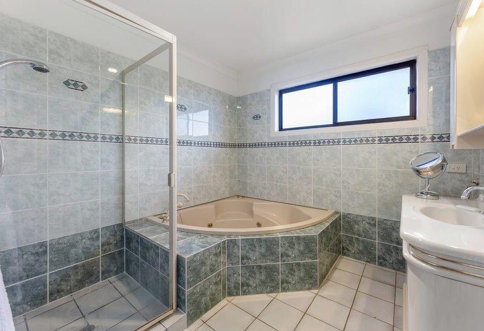 Private Cul-de-Sac Retreat with Pool in Bridgeman Downs