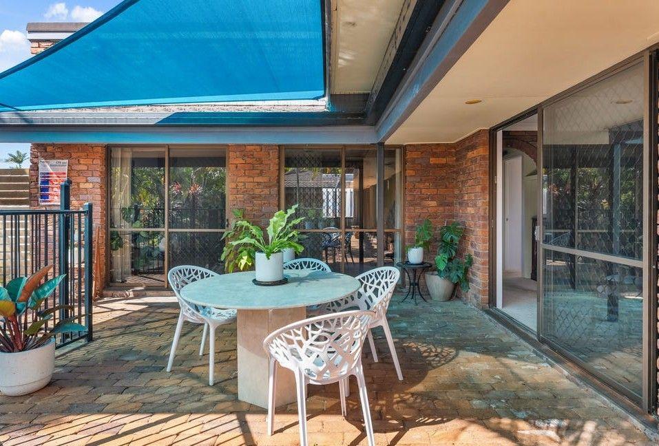 Private Cul-de-Sac Retreat with Pool in Bridgeman Downs