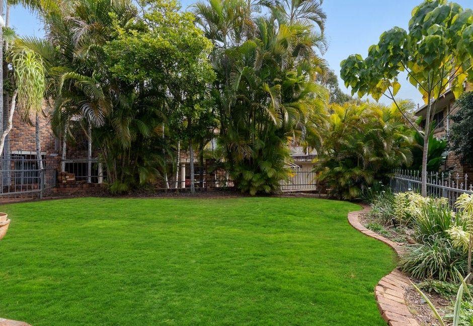 Private Cul-de-Sac Retreat with Pool in Bridgeman Downs