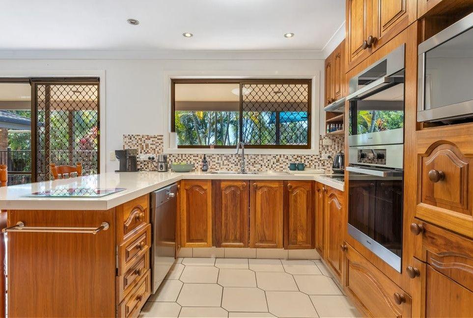 Private Cul-de-Sac Retreat with Pool in Bridgeman Downs