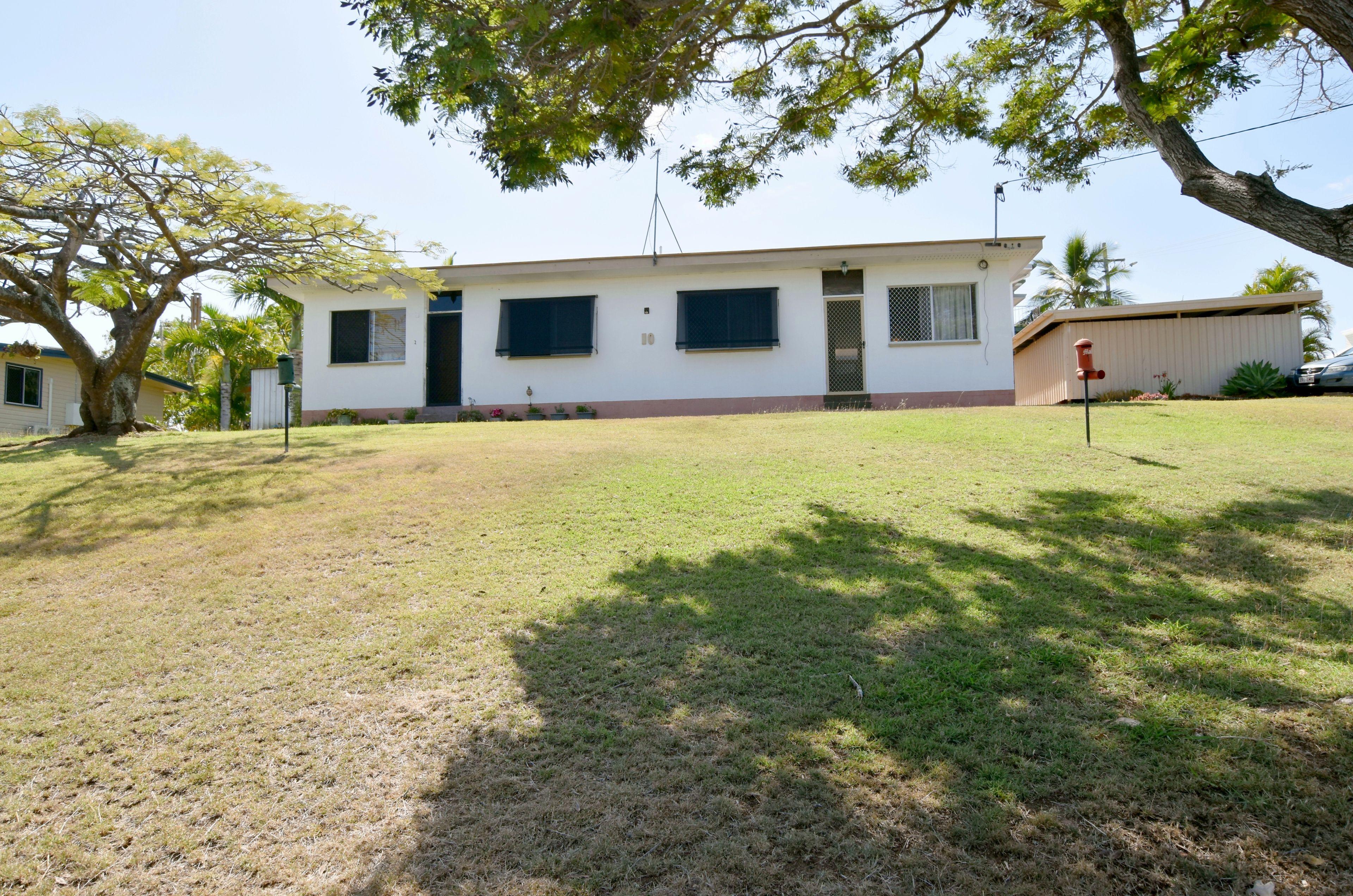 Prop-GPT: Unit: QLD New Auckland, QLD 4680 QUIET DUPLEX IN NEW AUCKLAND!