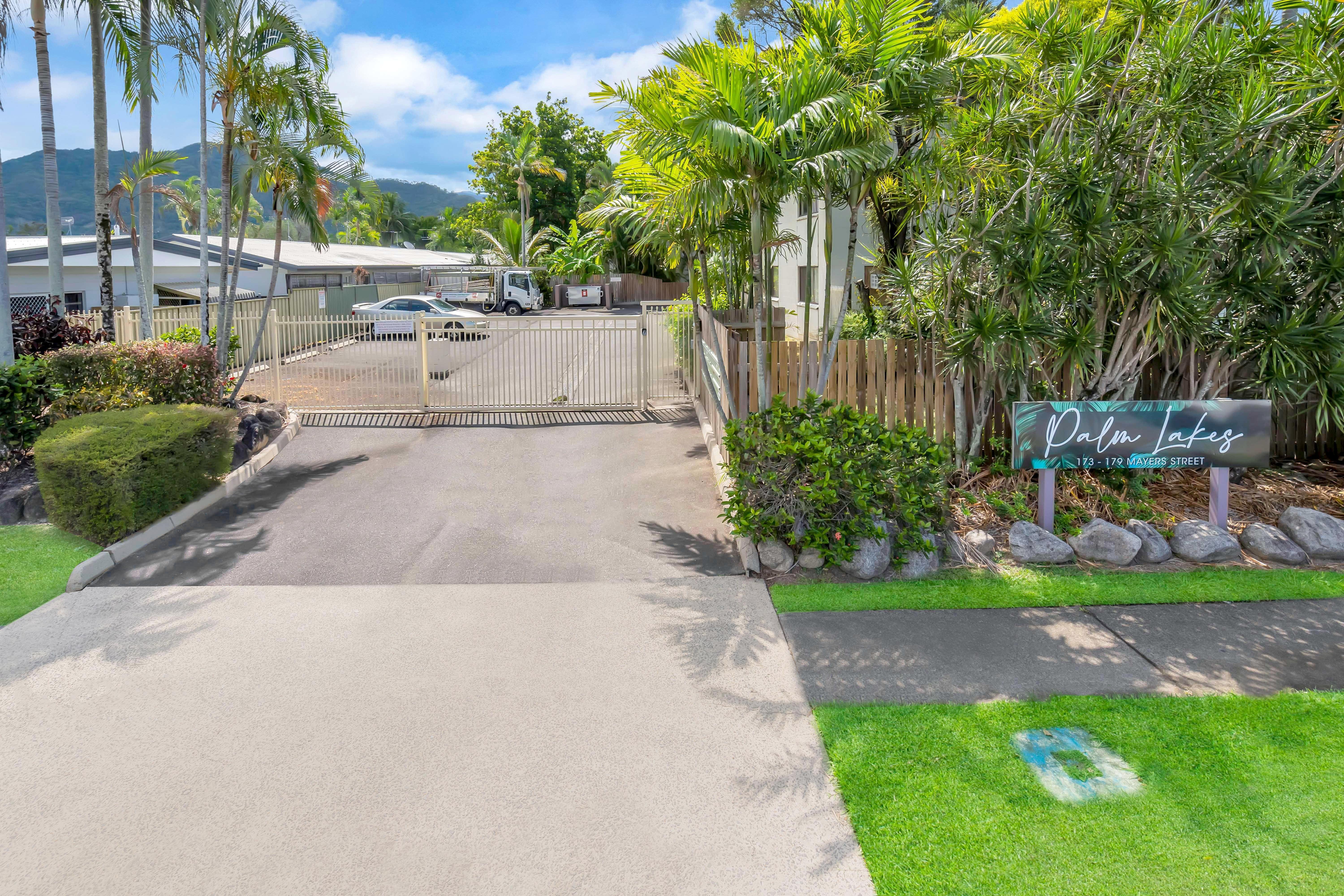 Prop-GPT: Unit: QLD Manoora, QLD 4870 Two Bedroom apartment at the Palm Lakes Complex