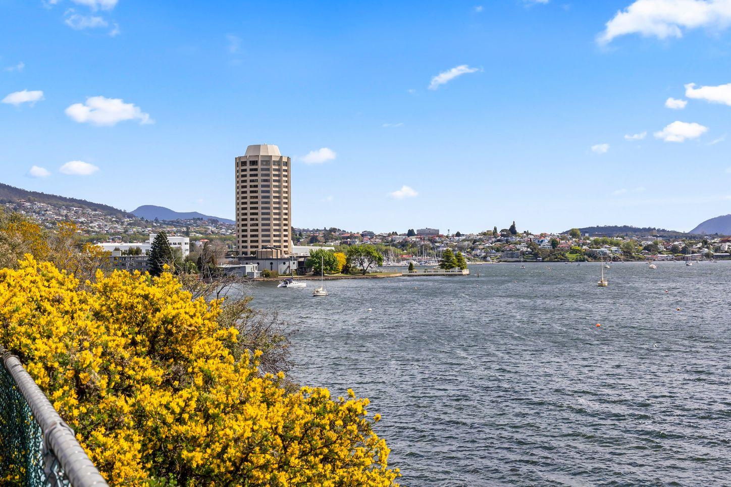 8/8 Margaret Street, SANDY BAY, TAS 7005 - House for Rent - harcourts.net