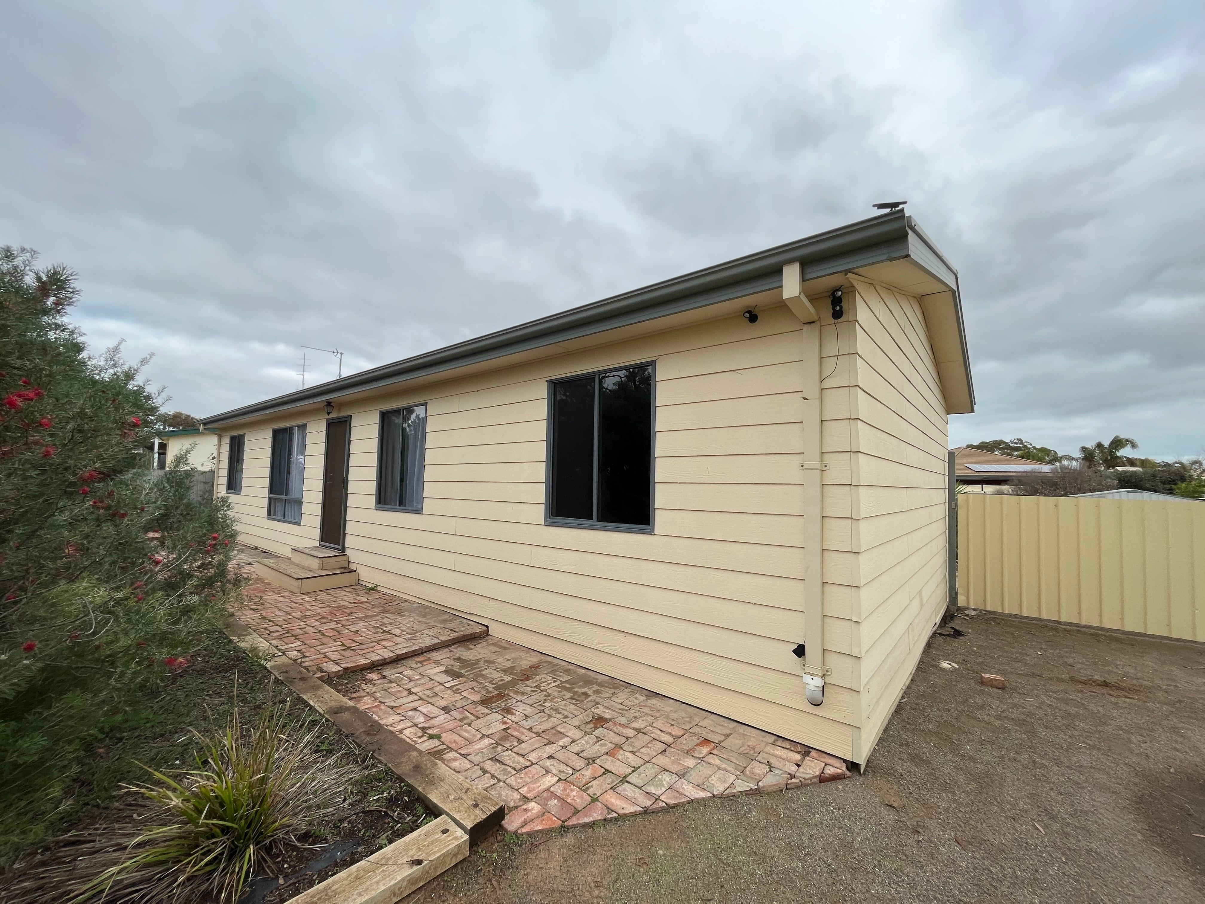 Prop-GPT: House: SA Wallaroo, SA 5556 Low Maintenance Family Home - Available mid - November !