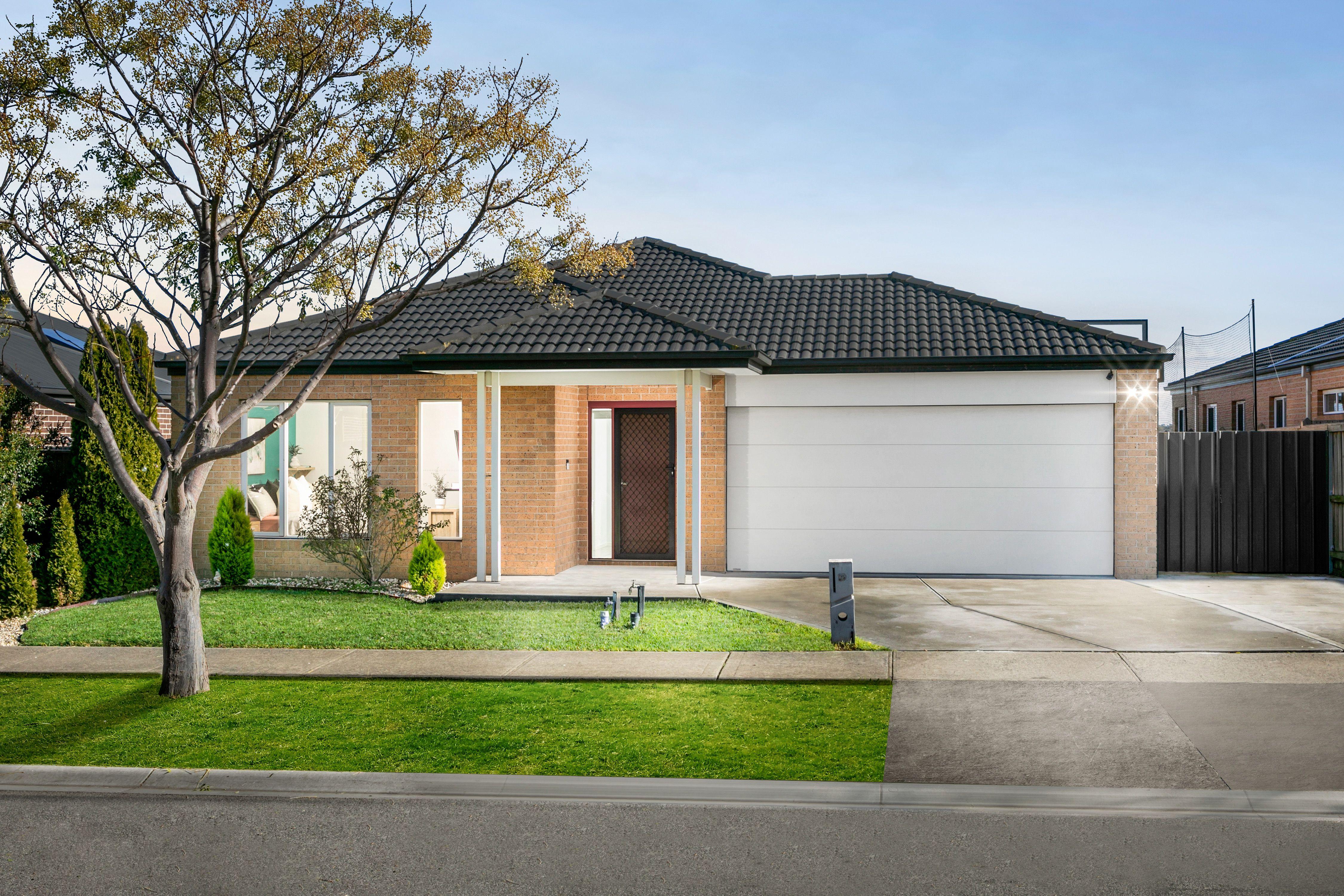 Prop-GPT: House: VIC Greenvale, VIC 3059 Family Living with Style, Space & Stunning Sunsets