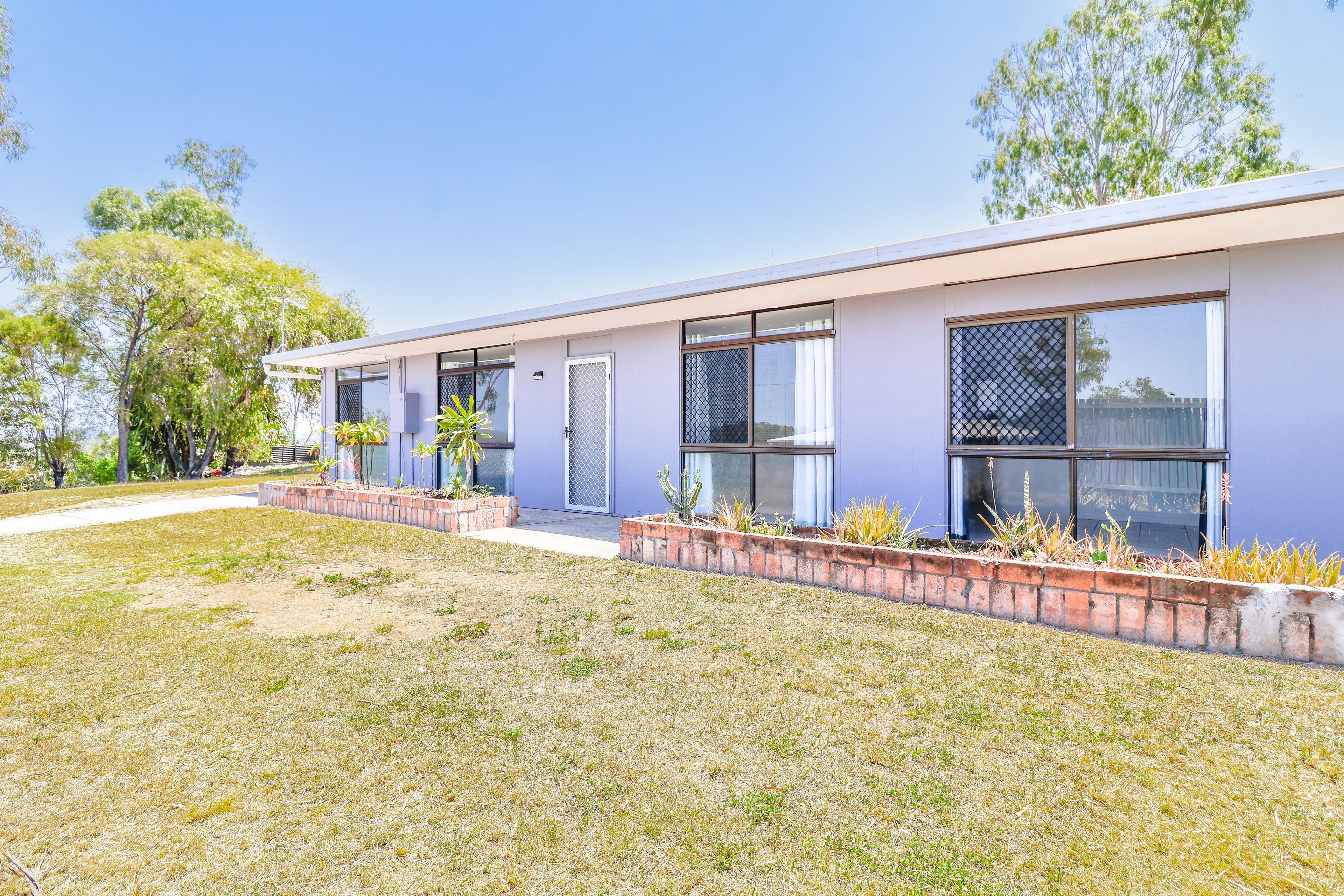 FEEL RIGHT AT HOME AT 6 KYLEE CRESCENT - COMFORT, SPACE, AND STYLE IN THE HEART OF CALLIOPE!