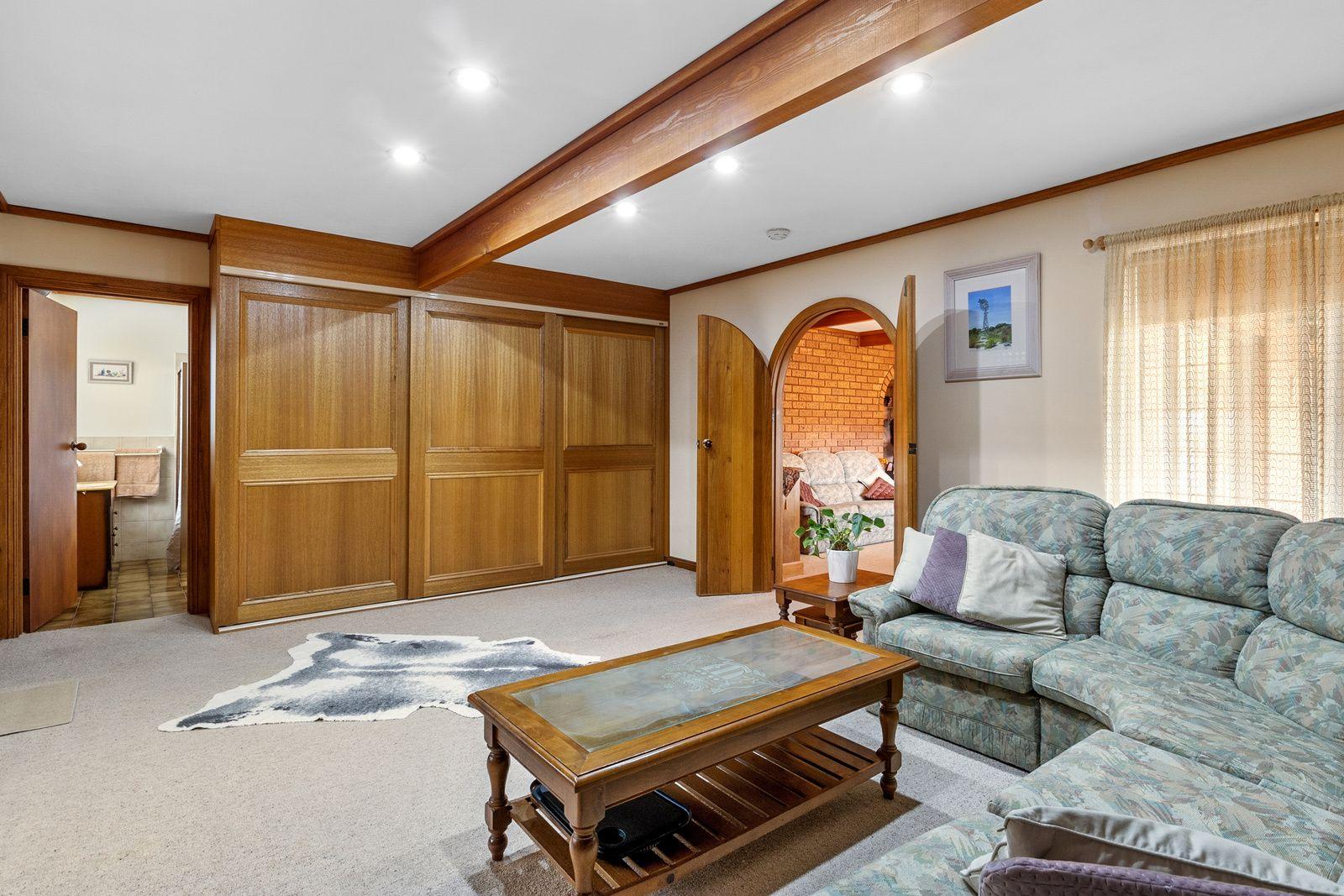 Lovely home within walking distance to Carrrickalinga Beach