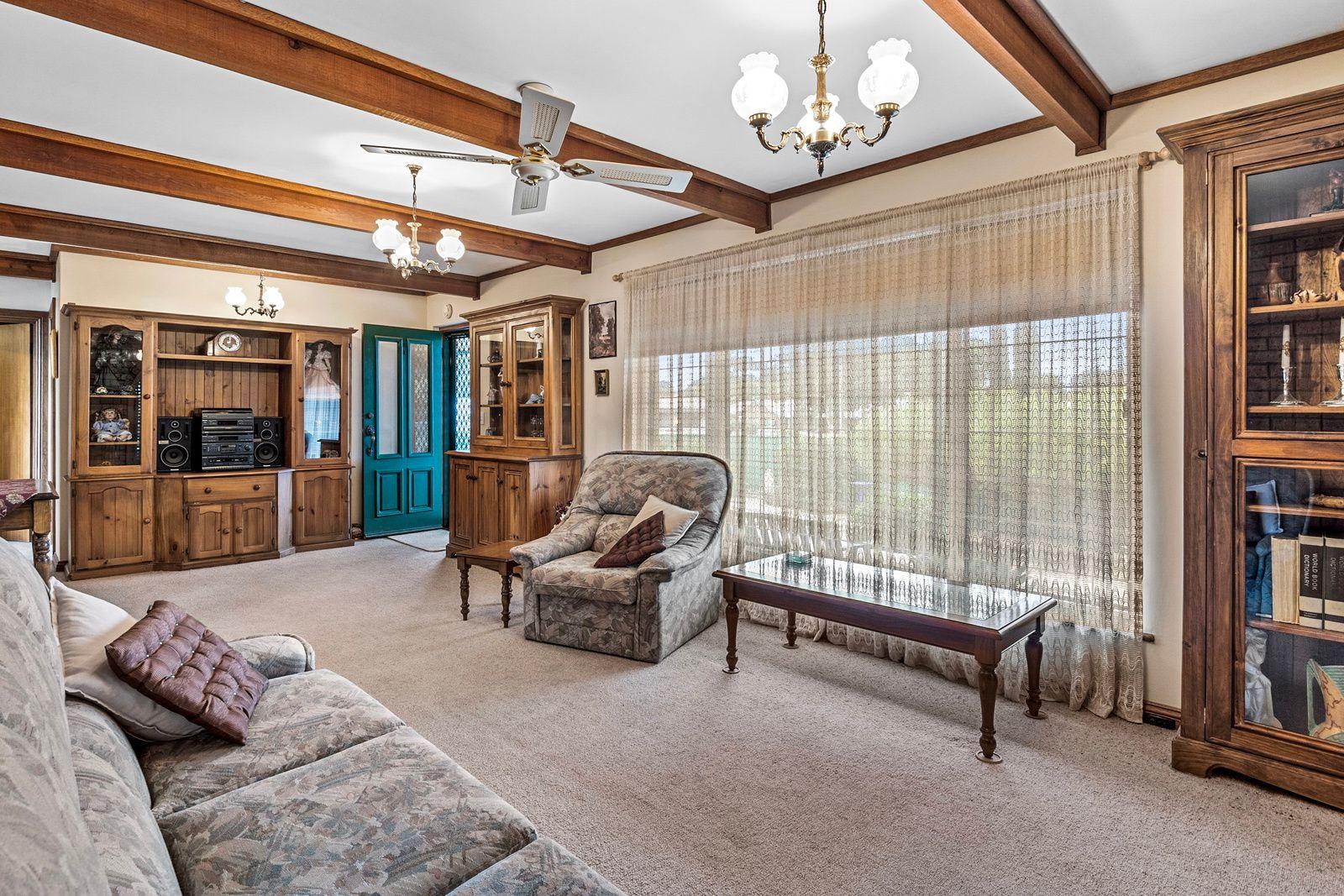 Lovely home within walking distance to Carrrickalinga Beach