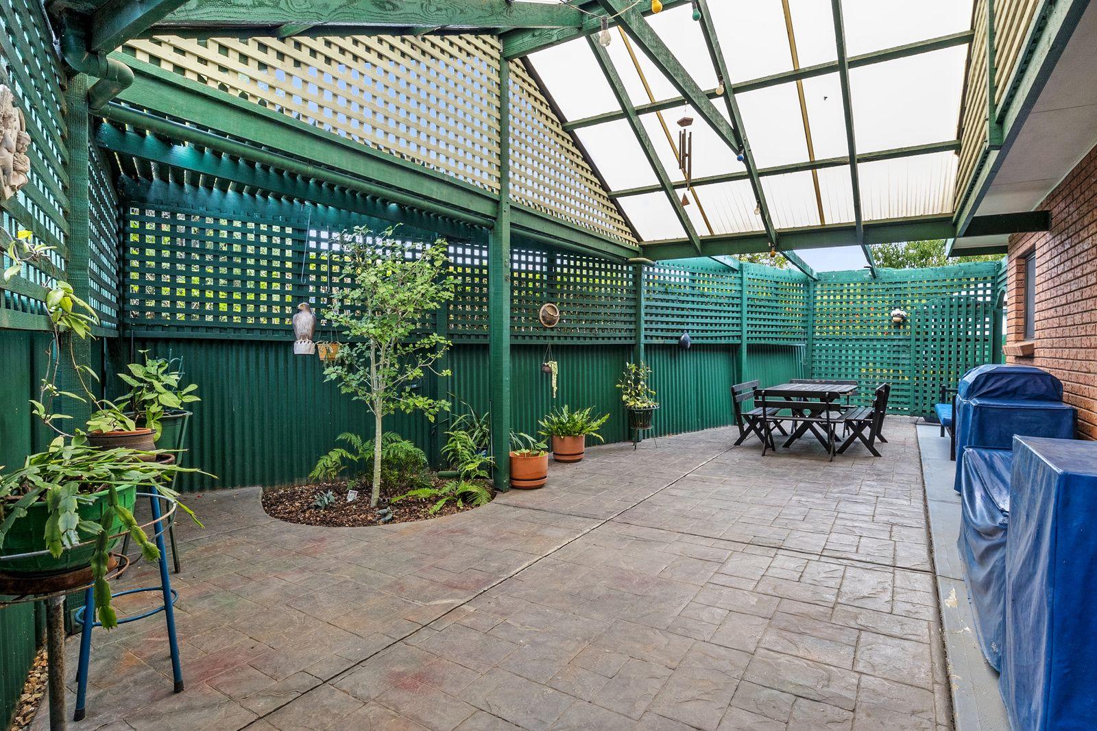 Lovely home within walking distance to Carrrickalinga Beach