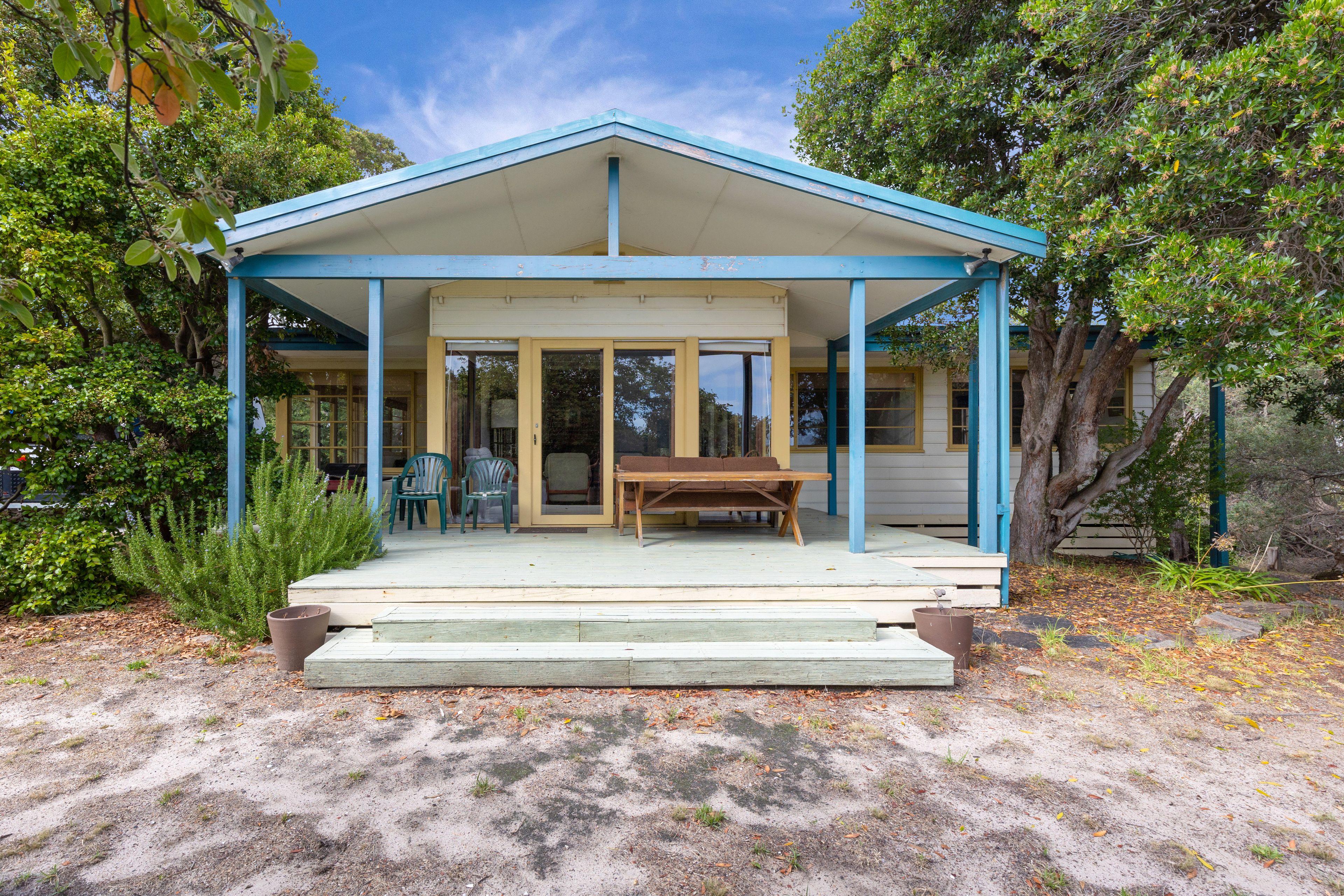 Prop-GPT: House: VIC Rosebud, VIC 3939 Hidden gem!