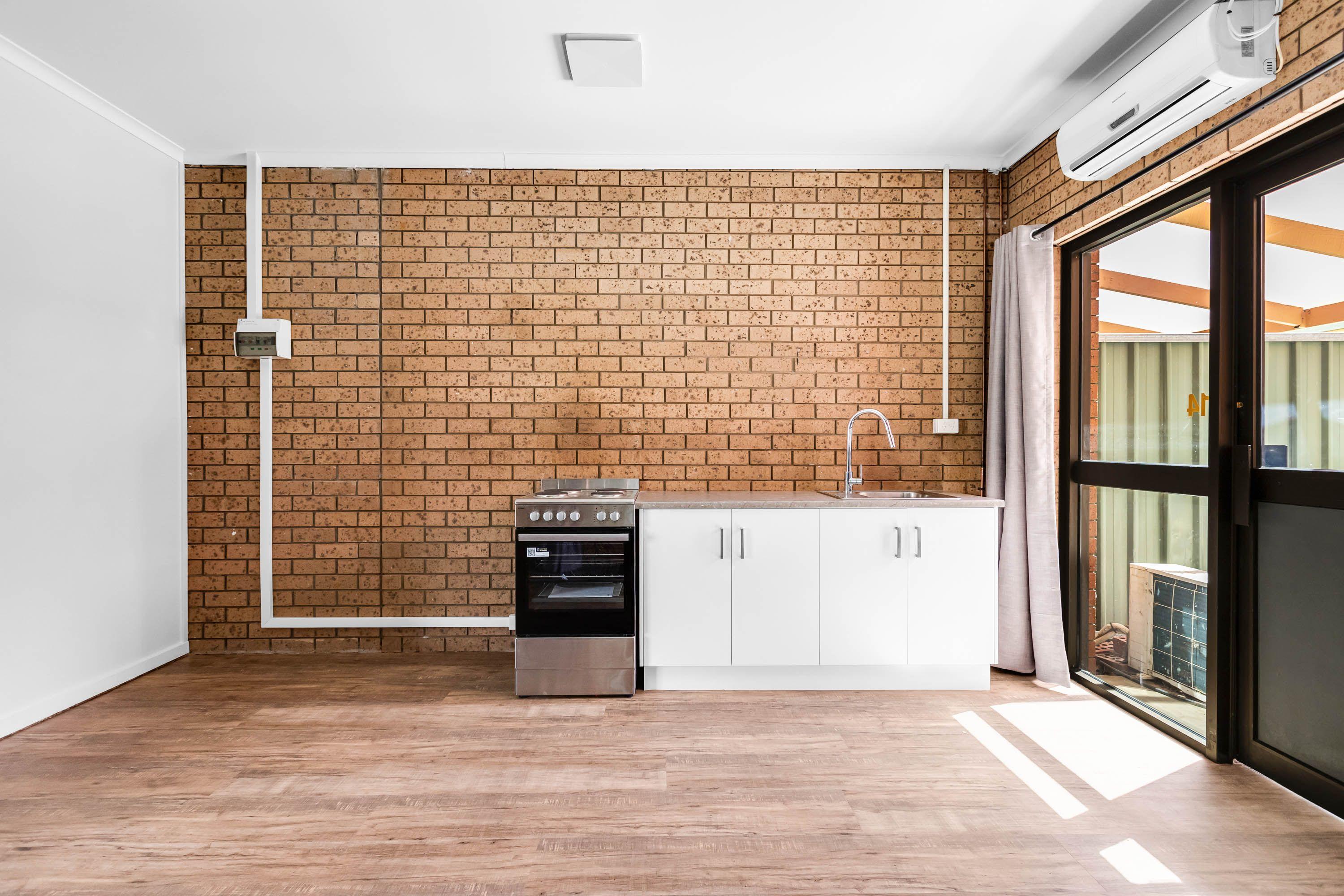 Low Maintenance 1 Bedroom Unit