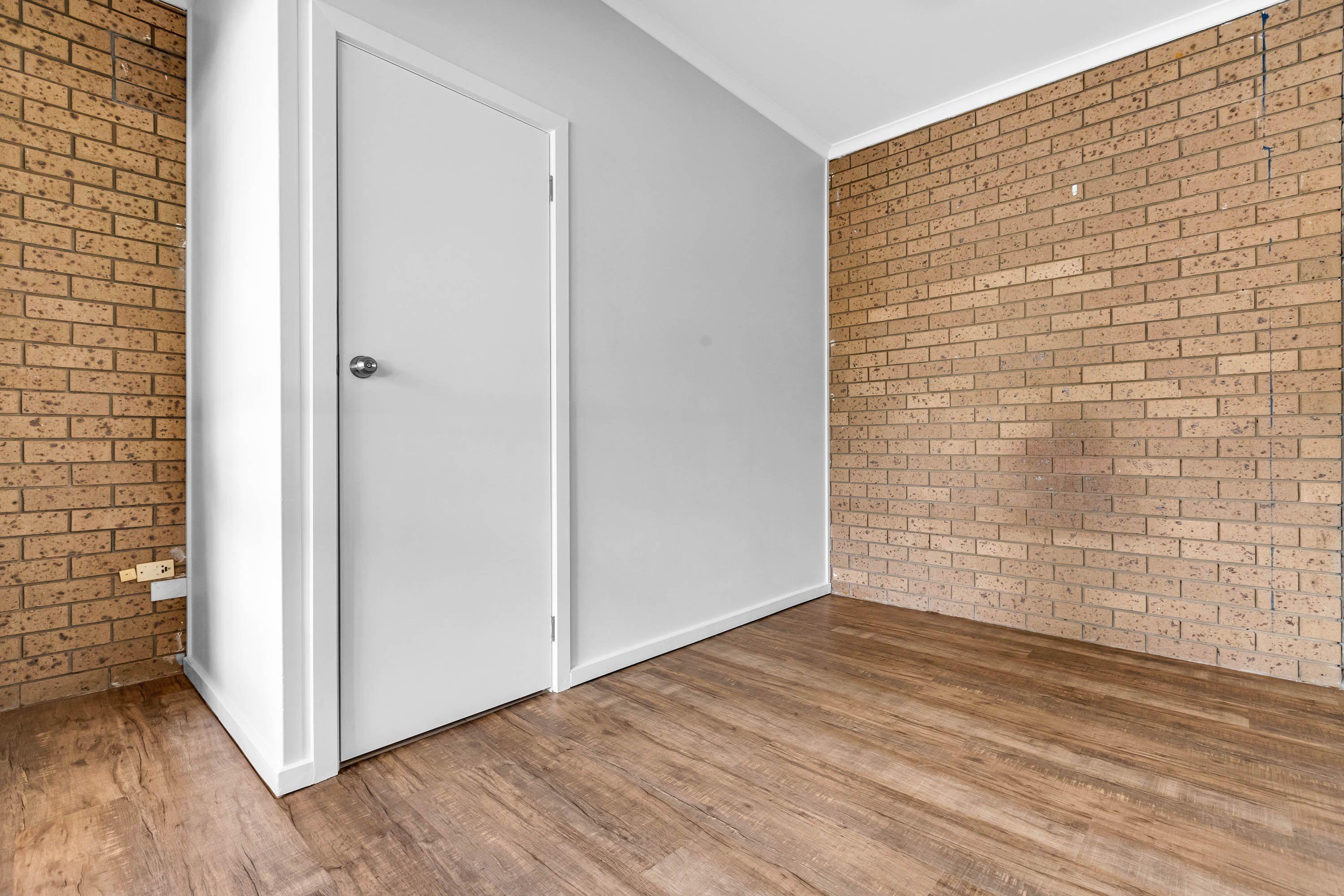 Low Maintenance 1 Bedroom Unit