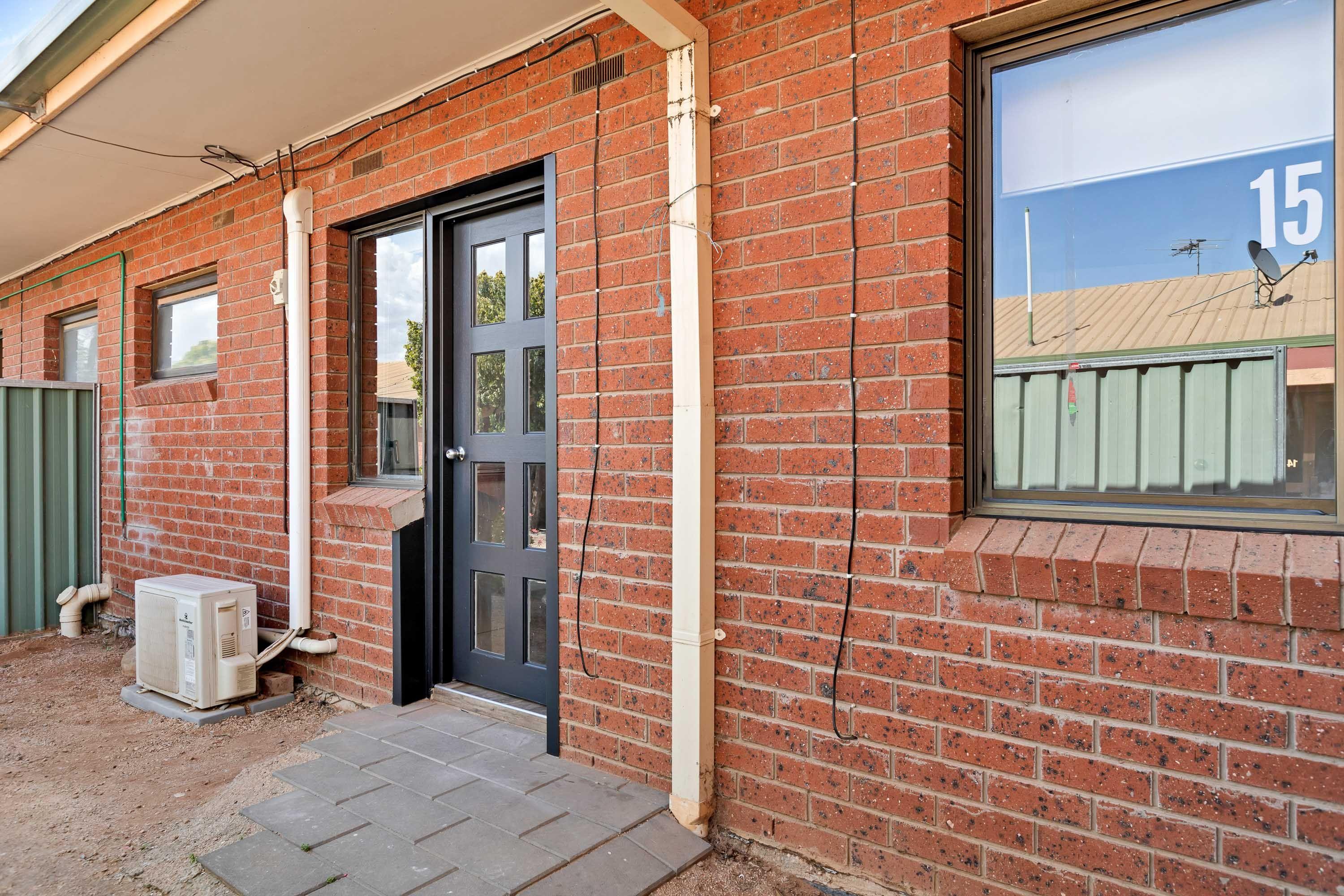 Low Maintenance 1 Bedroom Unit