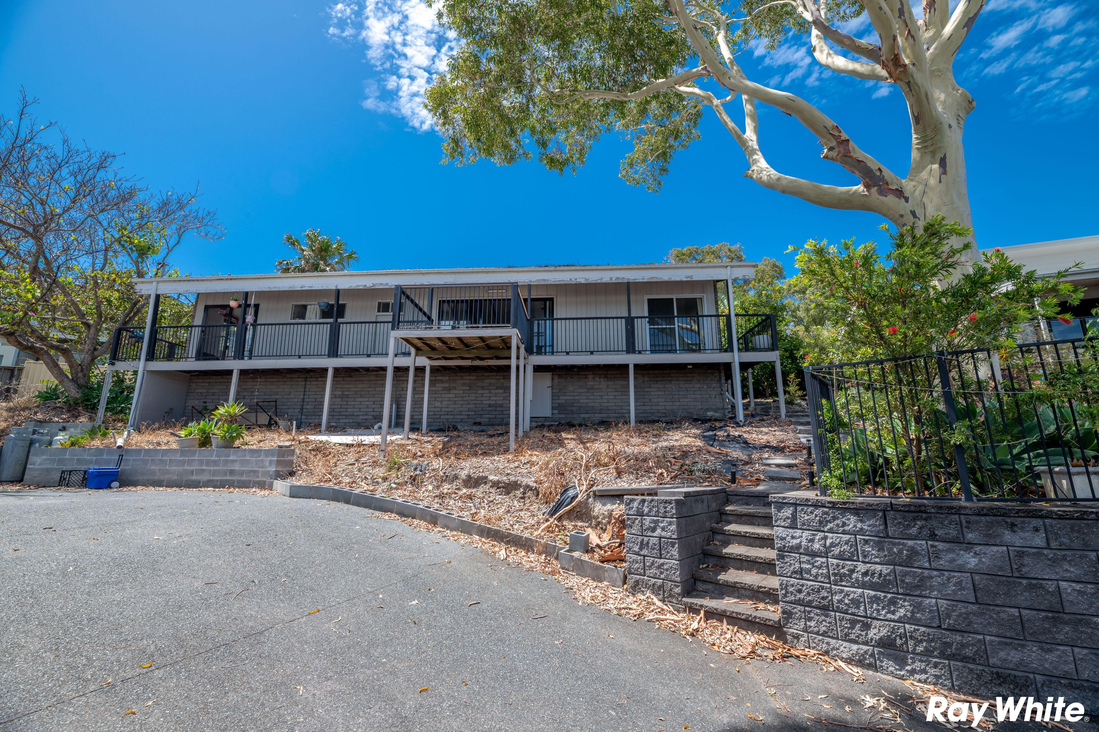 3 BEDROOM HOME WITH BEAUFITUL VIEWS!!