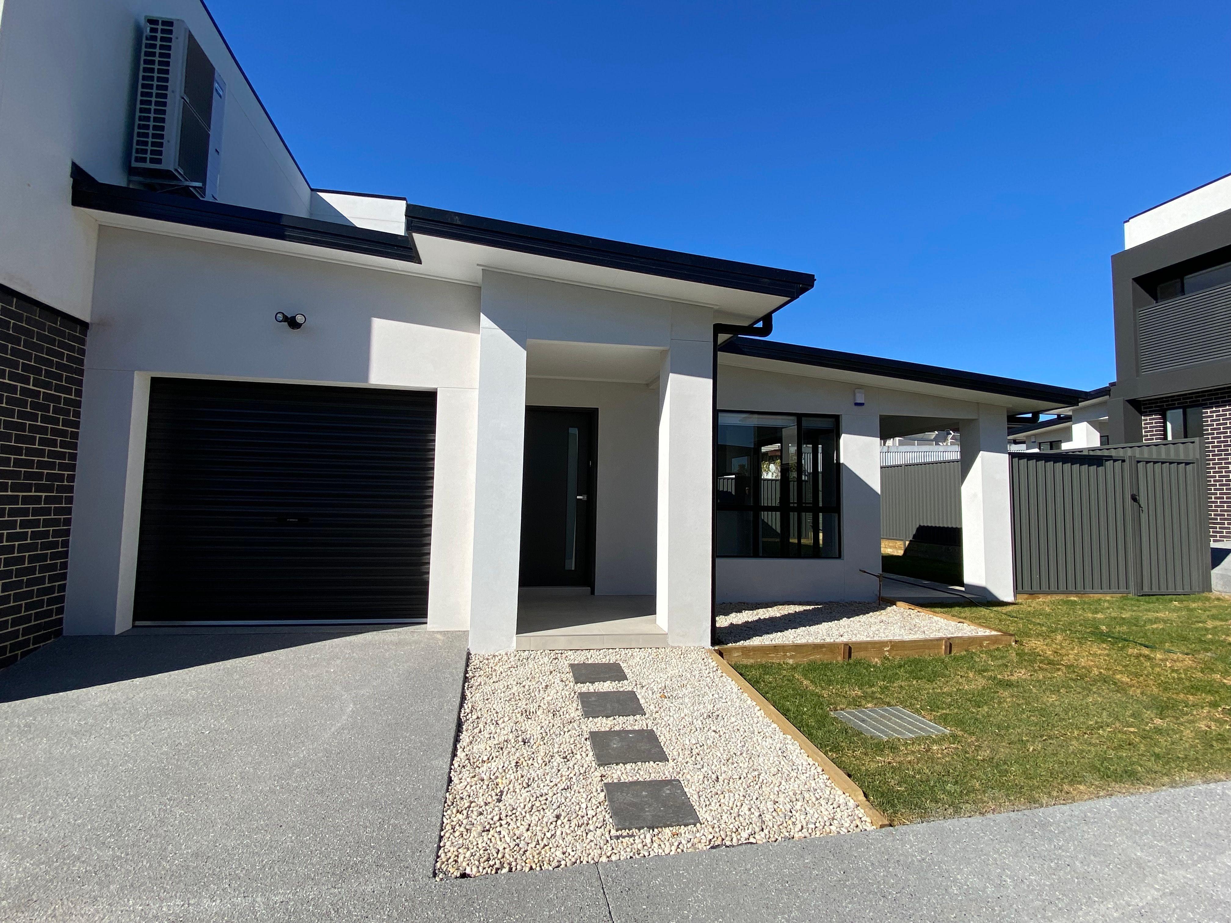 Prop-GPT: Flat: NSW Smithfield, NSW 2164 Near New Granny Flat with Quality Inclusions + Garage