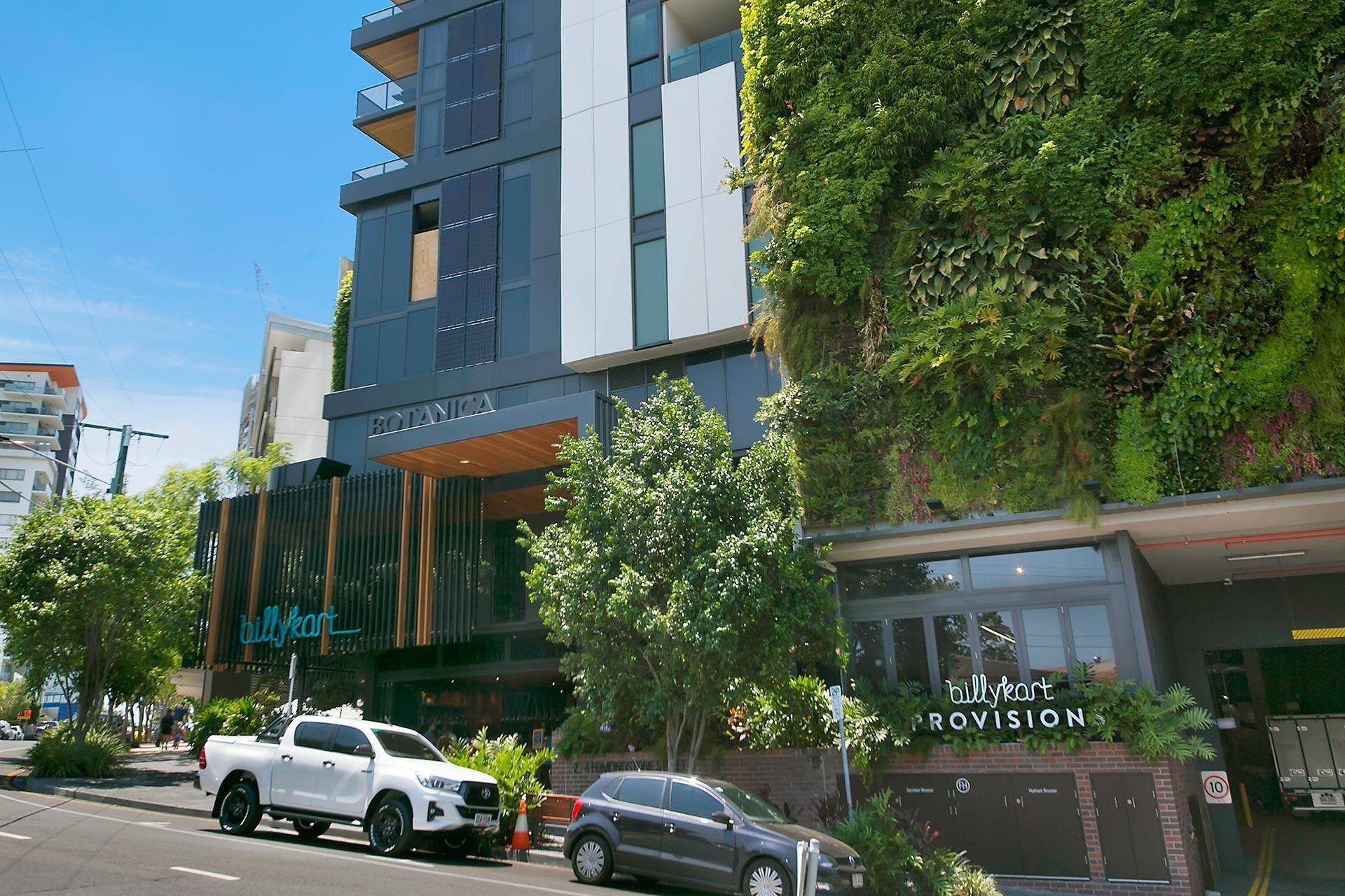 Prop-GPT: Apartment: QLD South Brisbane, QLD 4101 Modern Apartment with Pool and Gym Facilities