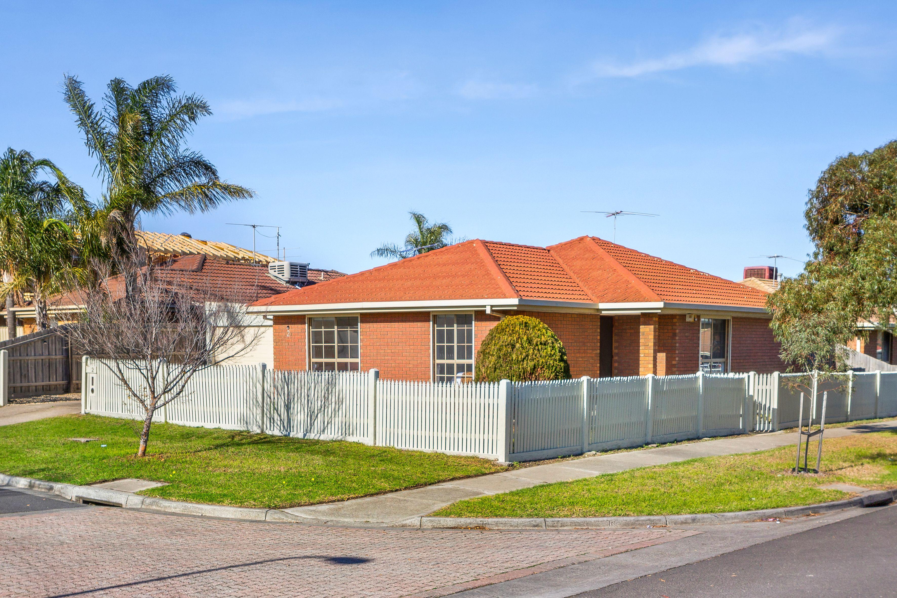 Prop-GPT: House: VIC Meadow Heights, VIC 3048 Charming Family Home in a Prime Meadow Heights Locale