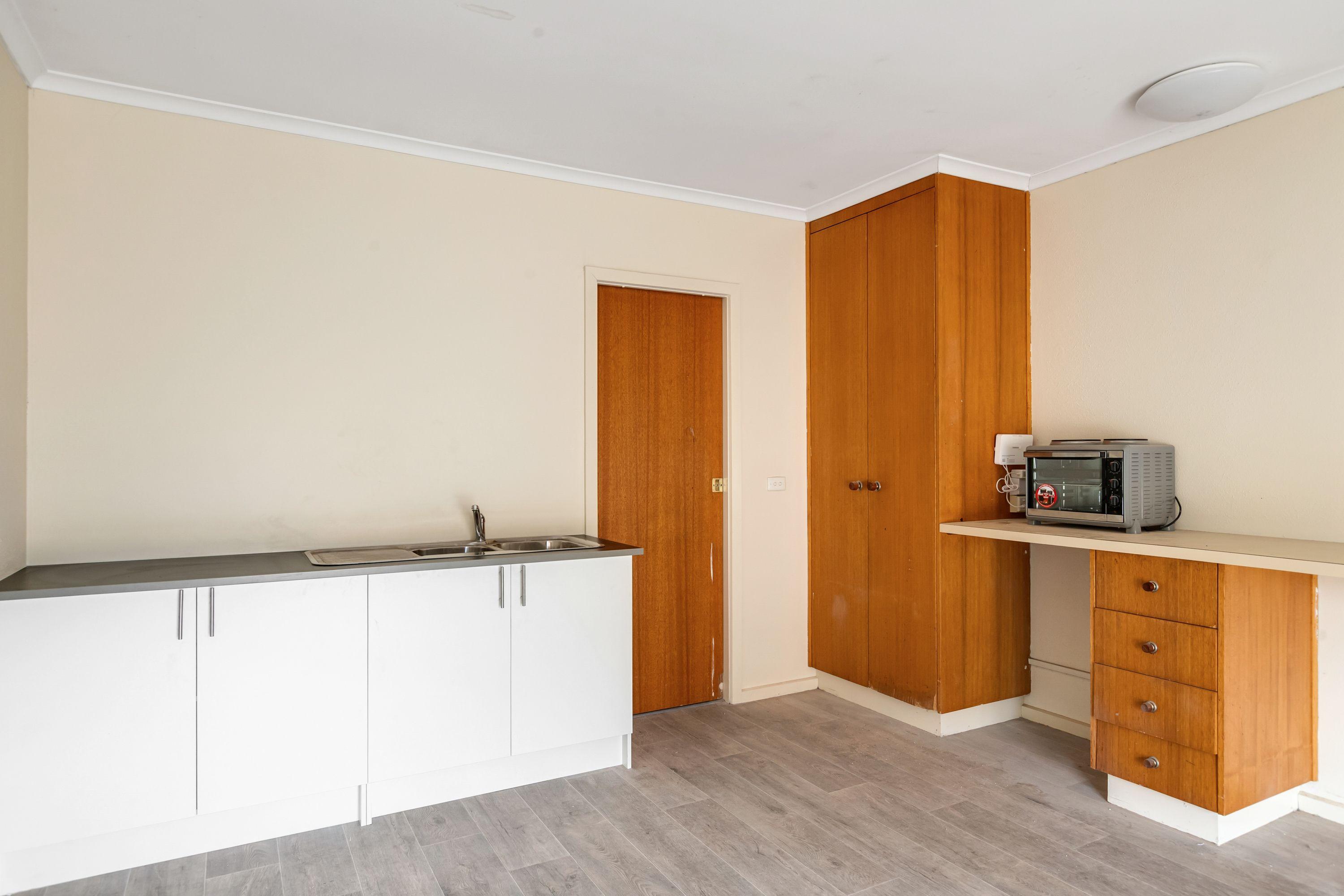 Prop-GPT: Unit: VIC Red Cliffs, VIC 3496 Low Maintenance Studio Unit