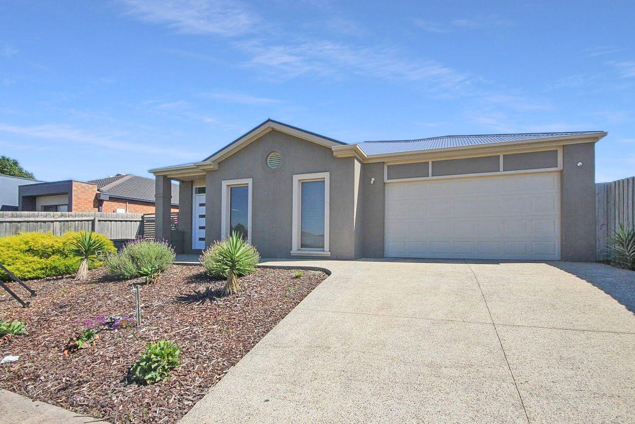 Prop-GPT: House: VIC Highton, VIC 3216 LARGE HOME WITH PLENTY OF SPACE FOR ALL TO ENJOY!