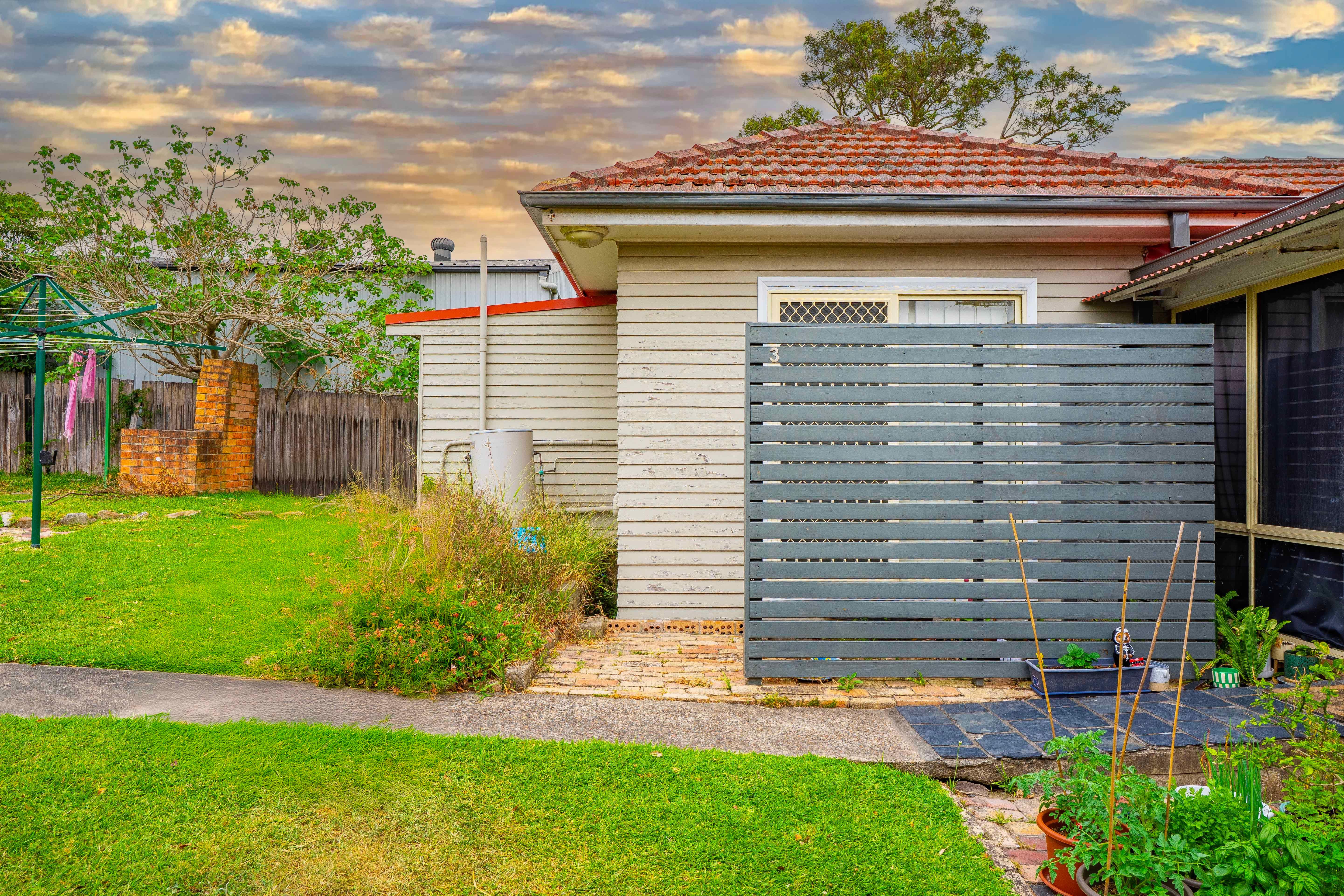 Prop-GPT: Flat: NSW Waratah West, NSW 2298 Cozy One Bedroom Home