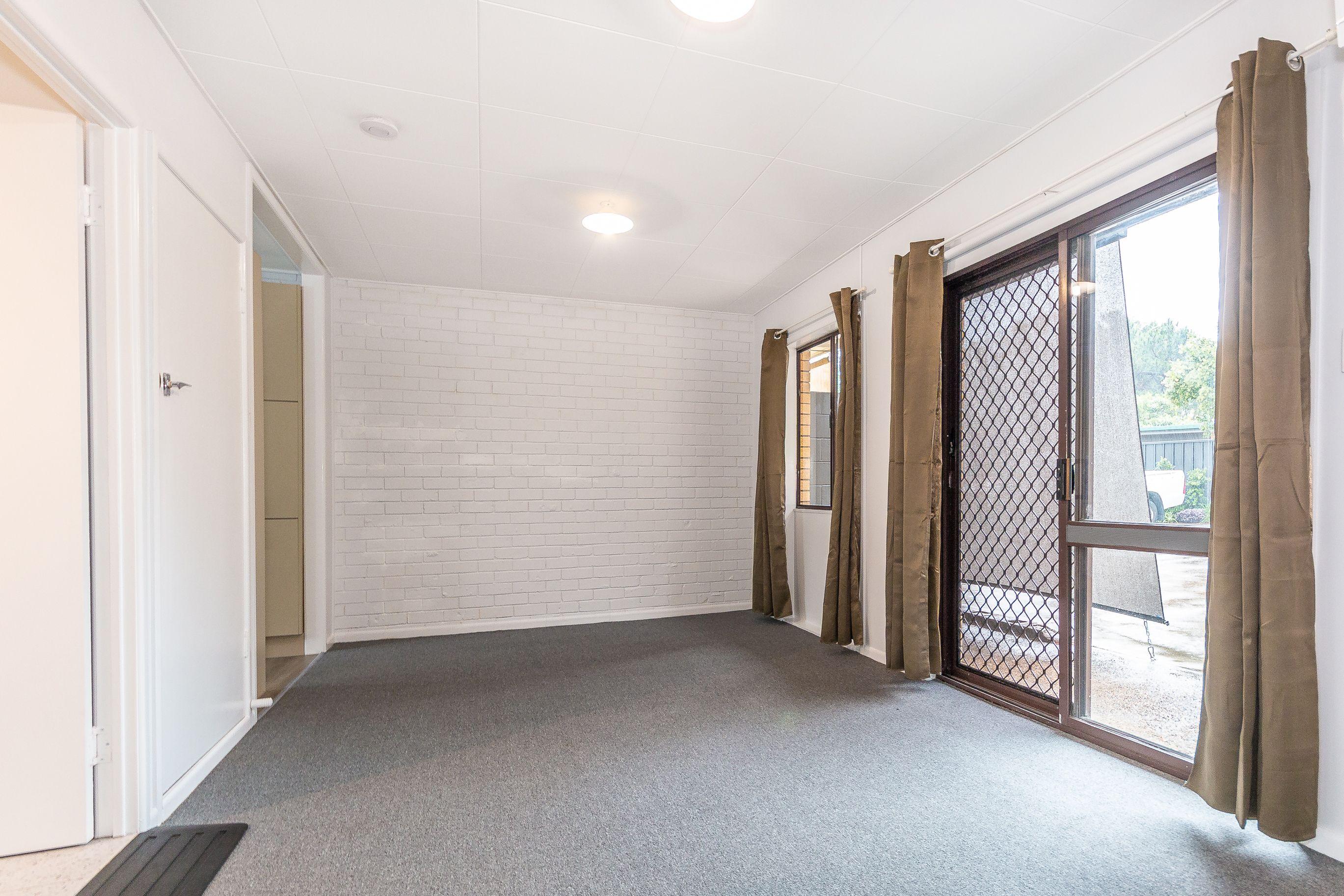 Prop-GPT: Unit: QLD Kippa-Ring, QLD 4021 Beautifully Renovated 2 Bedroom Unit!