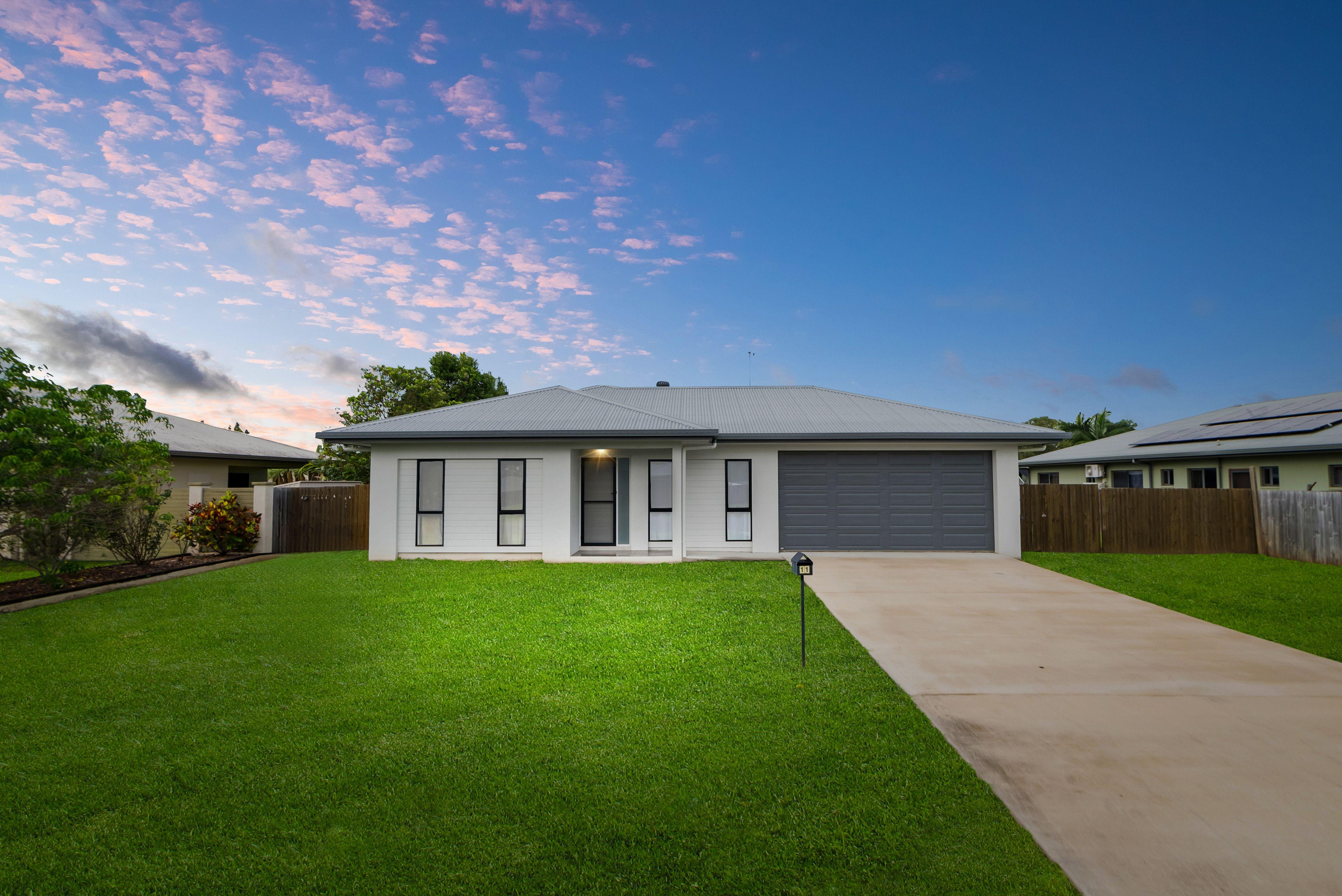 Prop-GPT: House: QLD Mareeba, QLD 4880 GORGEOUS MODERN HOME WITH LOADS OF ROOM FOR THE WHOLE FAMILY