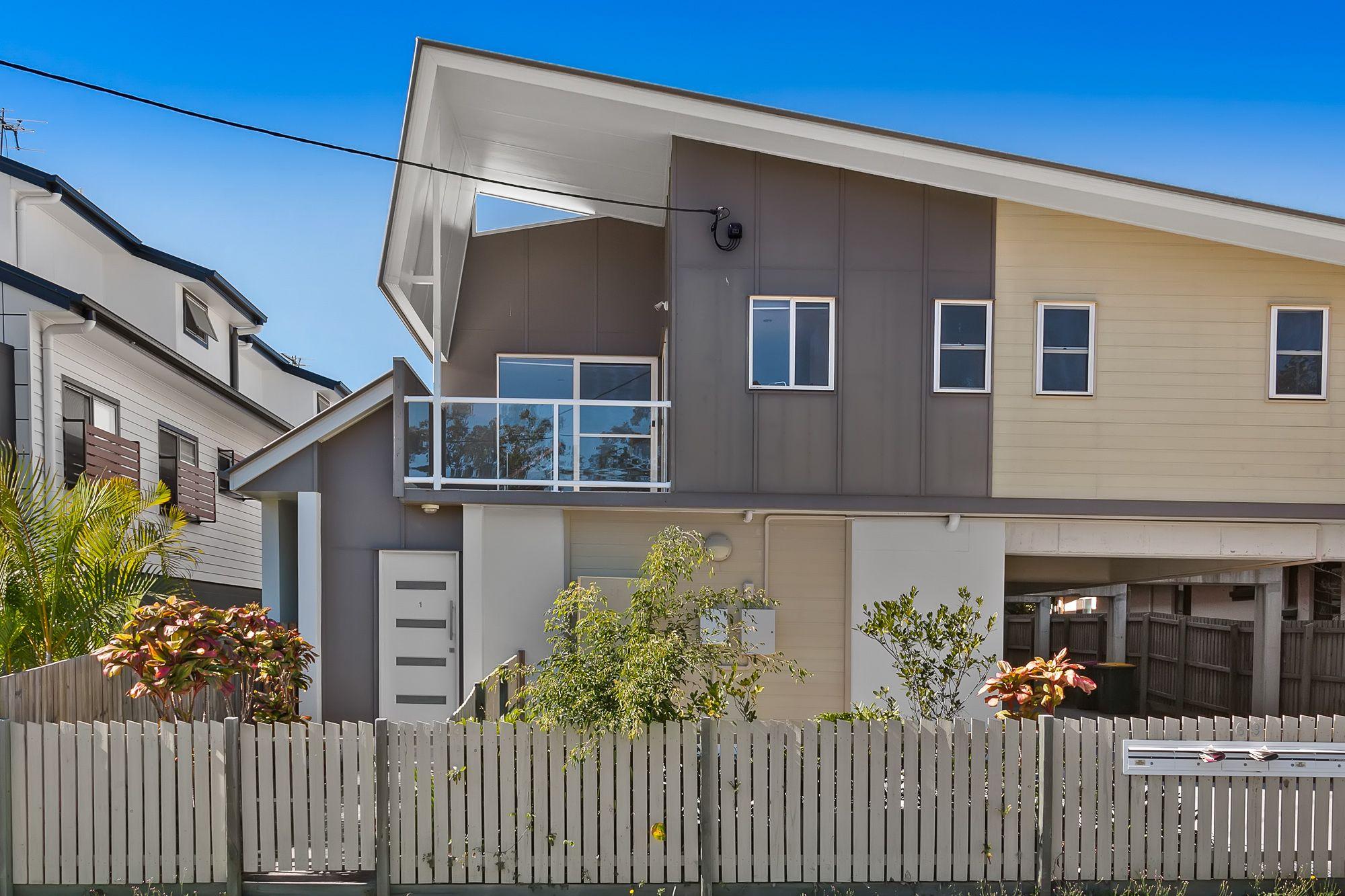 Prop-GPT: Townhouse: QLD Carina, QLD 4152 Spacious modern townhome!