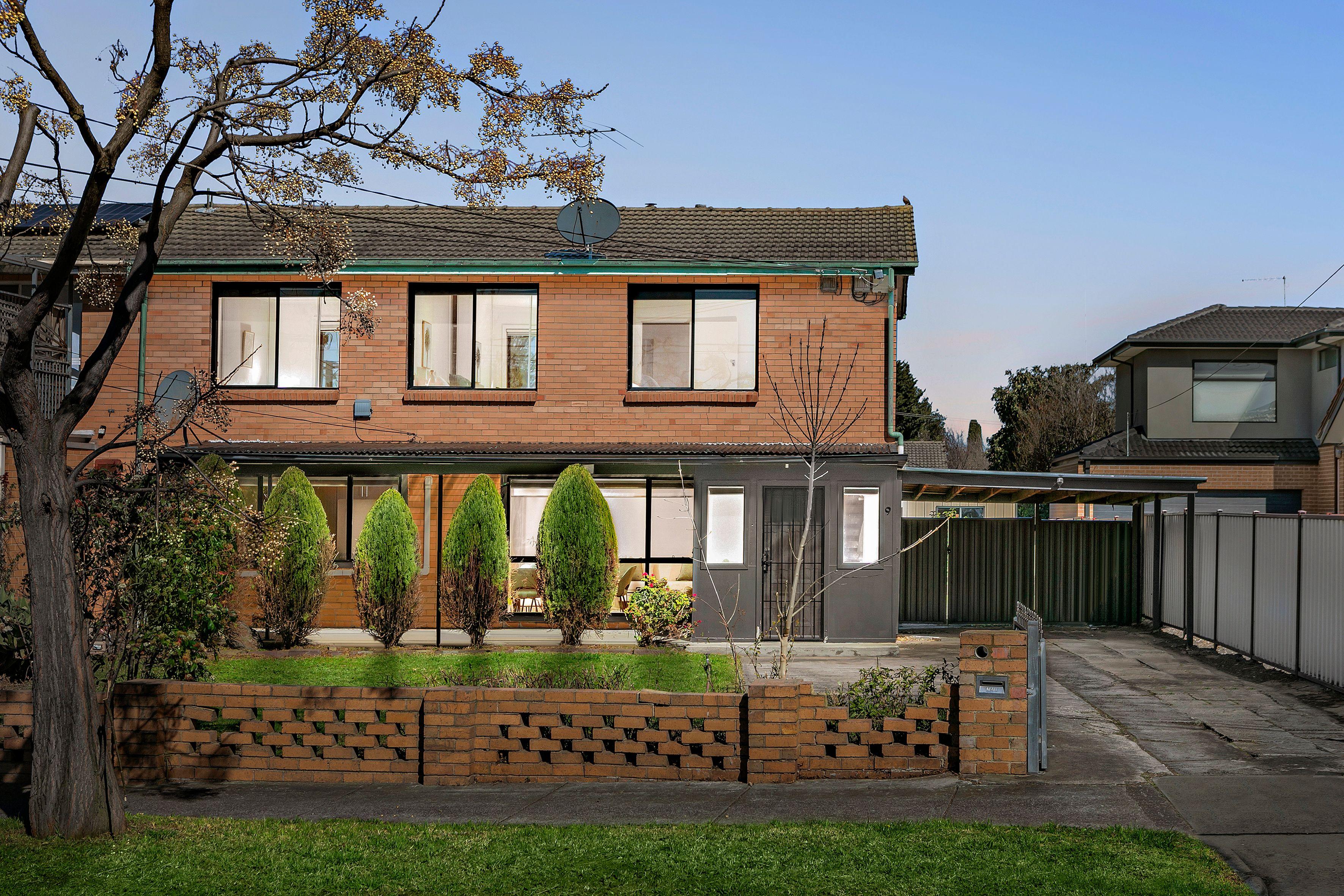 Prop-GPT: House: VIC Dallas, VIC 3047 Charming 3-Bedroom Family Home with Modern Comforts and Outdoor Appeal