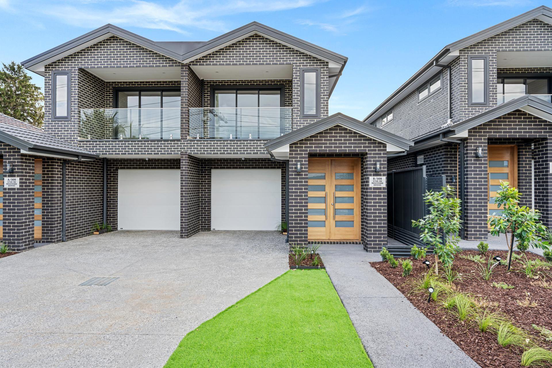 Prop-GPT: Townhouse: VIC Dandenong North, VIC 3175 Luxury Townhouse in a prime location!